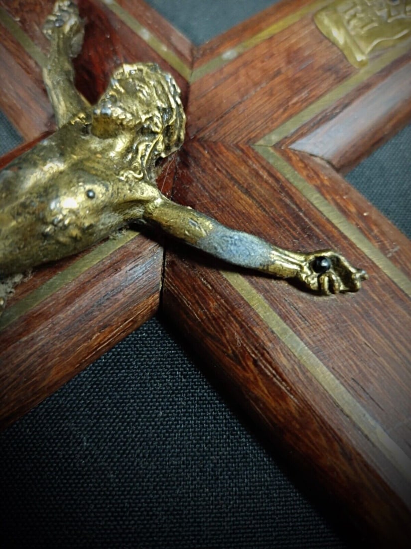 Vintage 20th Century Wooden Crucifix with Christ Figure in Spelter - 4