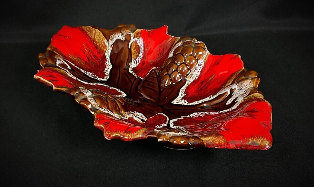 Vintage 20th-Century Vallauris Leaf-Shaped Serving Platter - 2