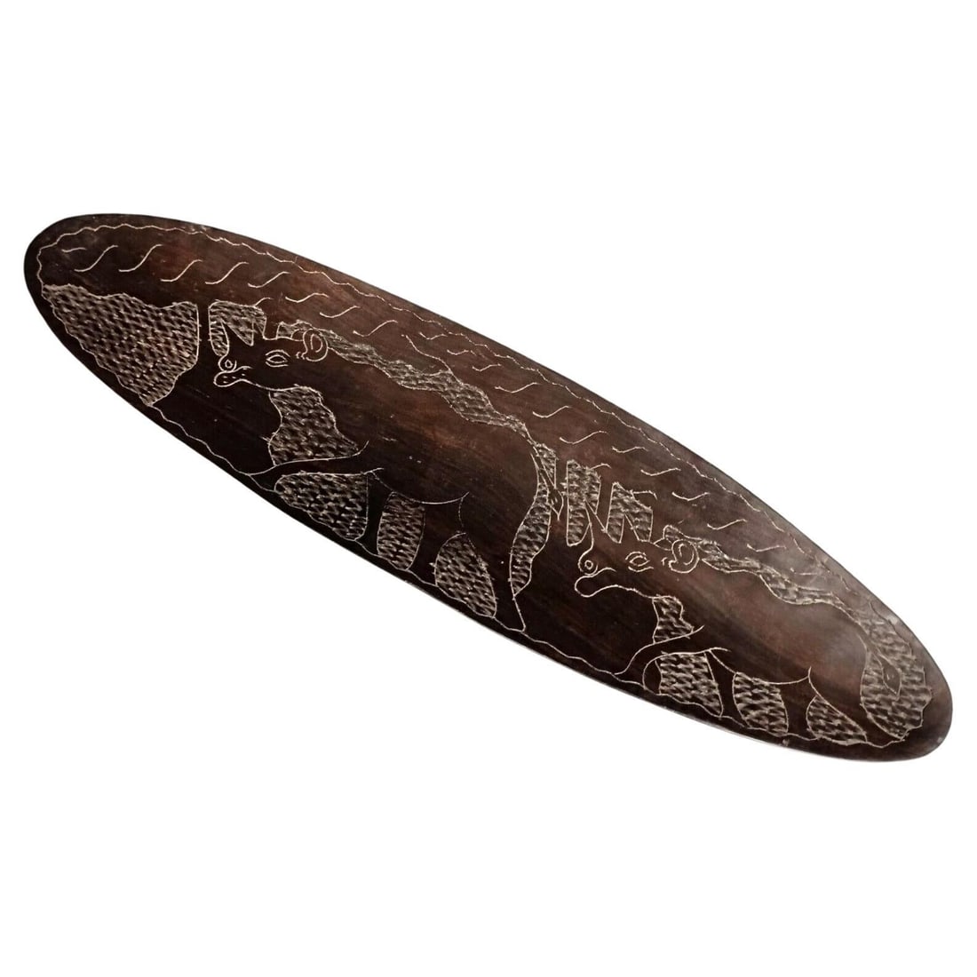 Antique Hand-Carved African Wooden Tray with Rhinoceros and Savanna Decor: Title:Antique Hand-Carved African Wooden Tray with Rhinoceros and Savanna DecorOrigin:AfricaDimension:Length: 46 cm (18.1 inches)Width: 12 cm (4.7 inches)Height: 2.5 cm (1