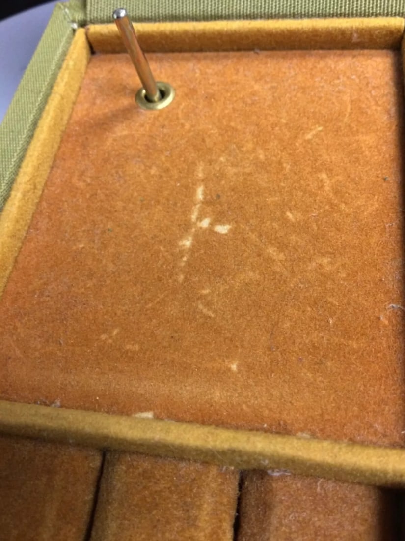 Charming Small Musical Box with Embroidered Decoration, Quadripod - 5