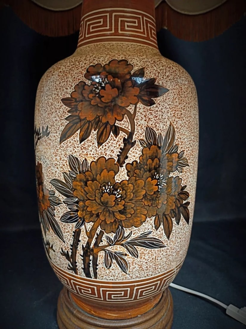 Antique 20th-Century Large Lamp Base and Lampshade with Decoration - 3