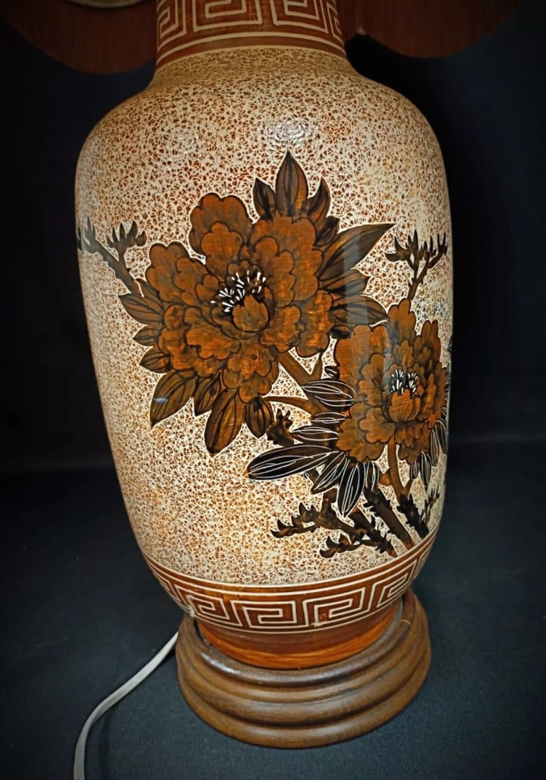 Antique 20th-Century Large Lamp Base and Lampshade with Decoration - 9