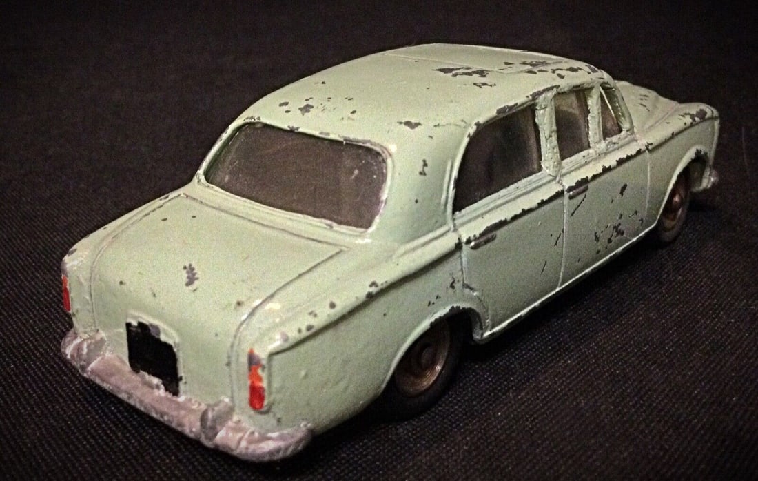 Dinky Toys Peugeot 403 - Vintage Toy Car - 4