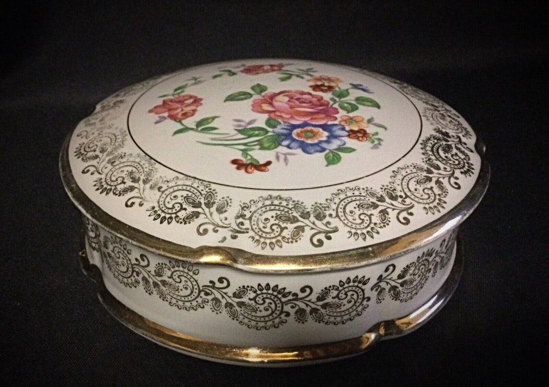Vintage Porcelain Bonbonnière with Floral Decoration & Gold Trim - 2