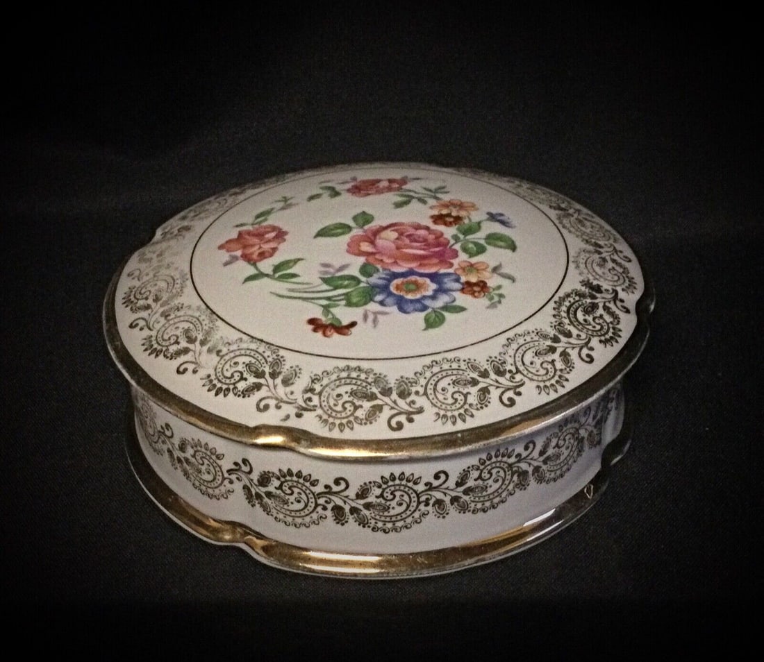 Vintage Porcelain Bonbonnière with Floral Decoration & Gold Trim - 3