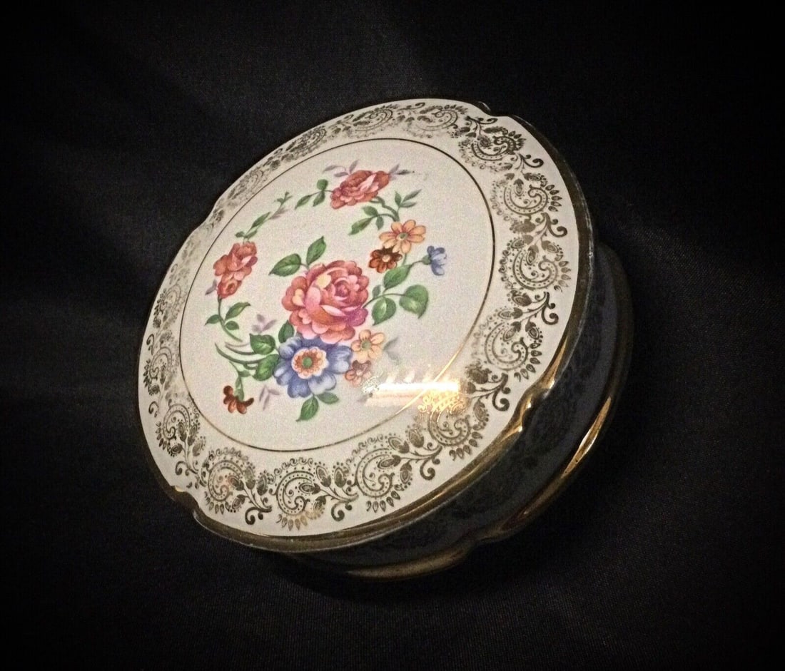 Vintage Porcelain Bonbonnière with Floral Decoration & Gold Trim - 4