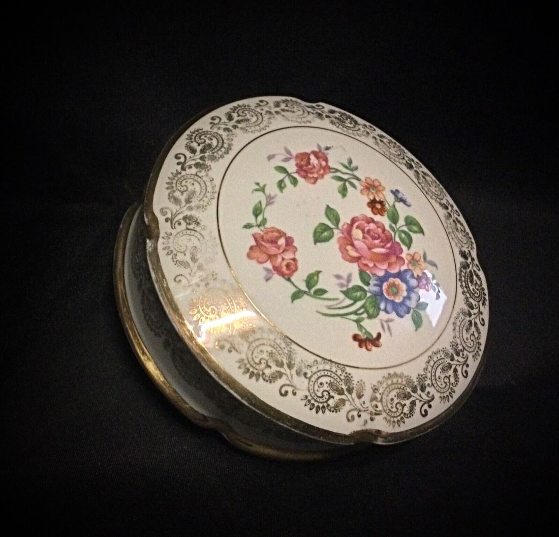 Vintage Porcelain Bonbonnière with Floral Decoration & Gold Trim - 5