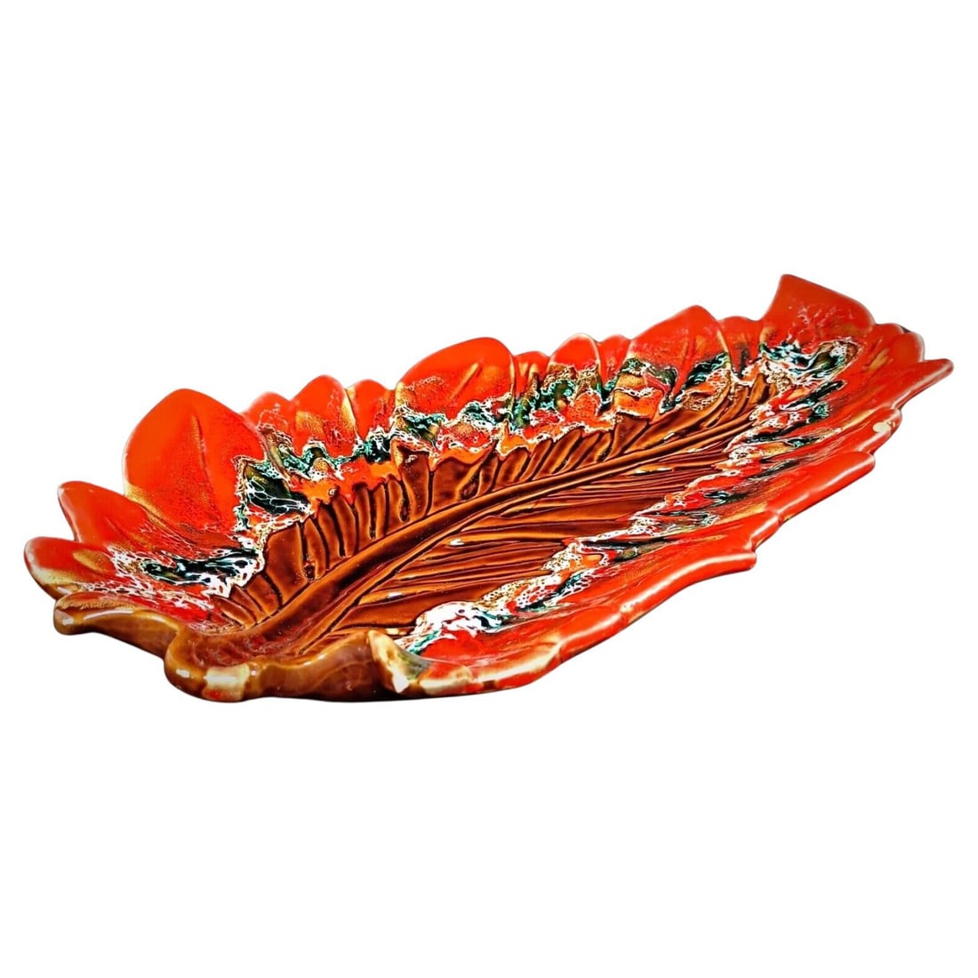 Vintage Vallauris Large Dish – 50 cm Pocket Tray with Signature: Title:Vintage Vallauris Large Dish – 50 cm Pocket Tray with SignatureOrigin:FranceDimension:Length: 50 cm (19.7 inches)Width: 26.5 cm (10.4 inches)Height: 7 cm (2.8