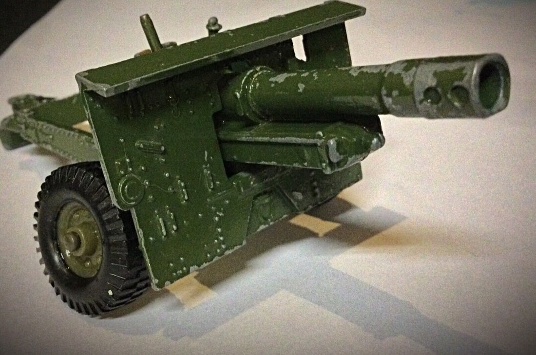 Vintage Miniature Anti-Tank Cannon - The Crescent Toys Militaria - 4