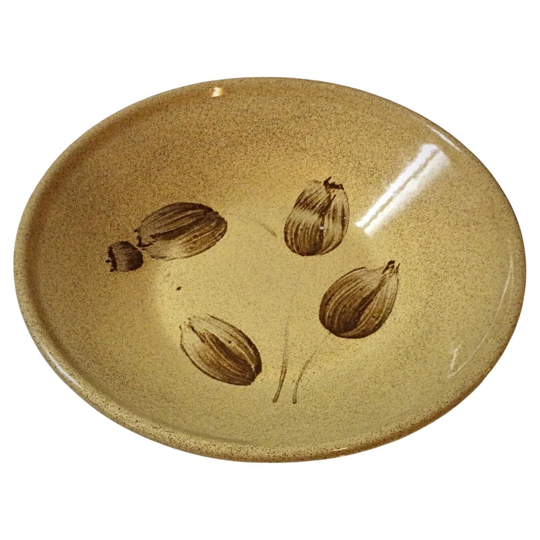 Large Sarreguemines Faience Salad Bowl with Tulip Flower Design - France: Title:Large Sarreguemines Faience Salad Bowl with Tulip Flower Design - FranceOrigin:FranceDimension:Diameter: 30 cm (11.81 inches)Height: 6.5 cm (2.56 inches)Materials:FaienceYear:20th