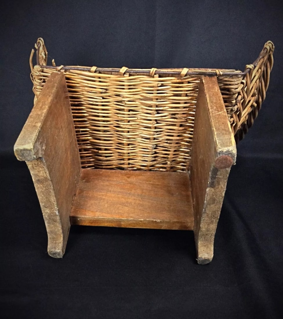 Antique 20th Century Children's Chair in Wood and Wicker - 3