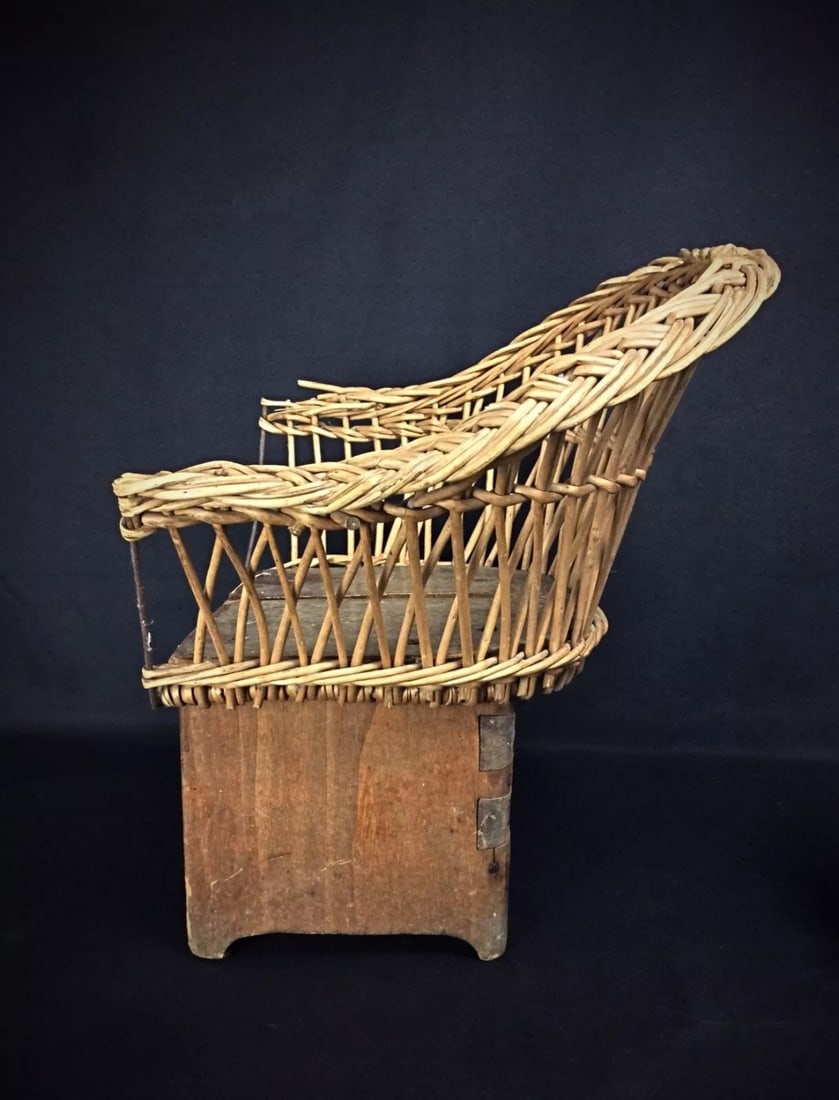 Antique 20th Century Children's Chair in Wood and Wicker - 6