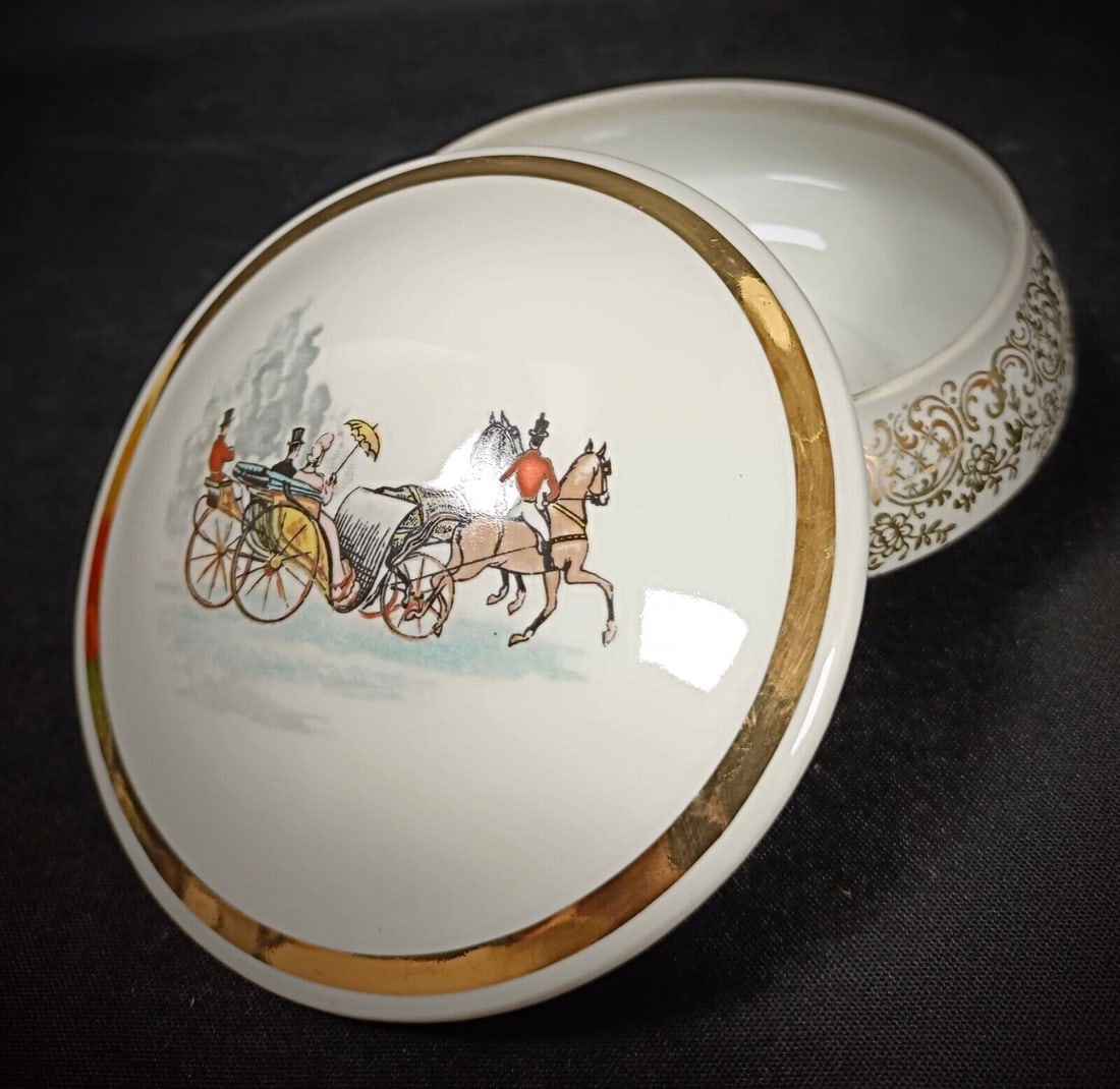 Antique 20th Century Bonbonnière in Genuine L.F. Porcelain, Coach Scene - 3