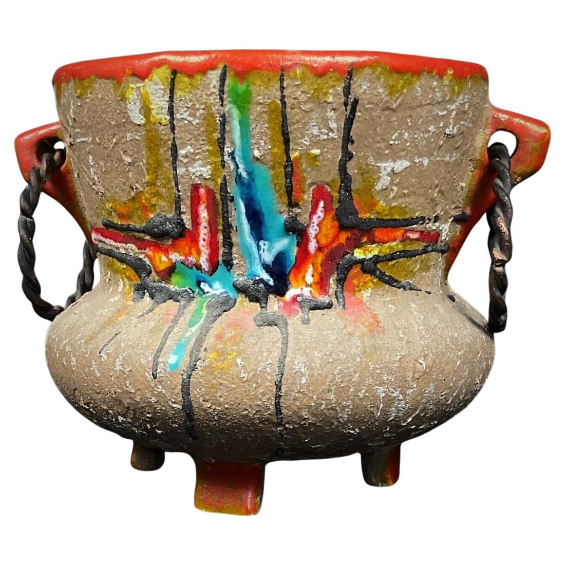 Charming 20th Century Italian Faience Decorative Cauldron: Title:Charming 20th Century Italian Faience Decorative CauldronOrigin:FranceDimension:Height: 3.94 in (10 cm)Diameter: 5.12 in (13 cmMaterials:FaienceYear:20th CenturyDescription:This delightful