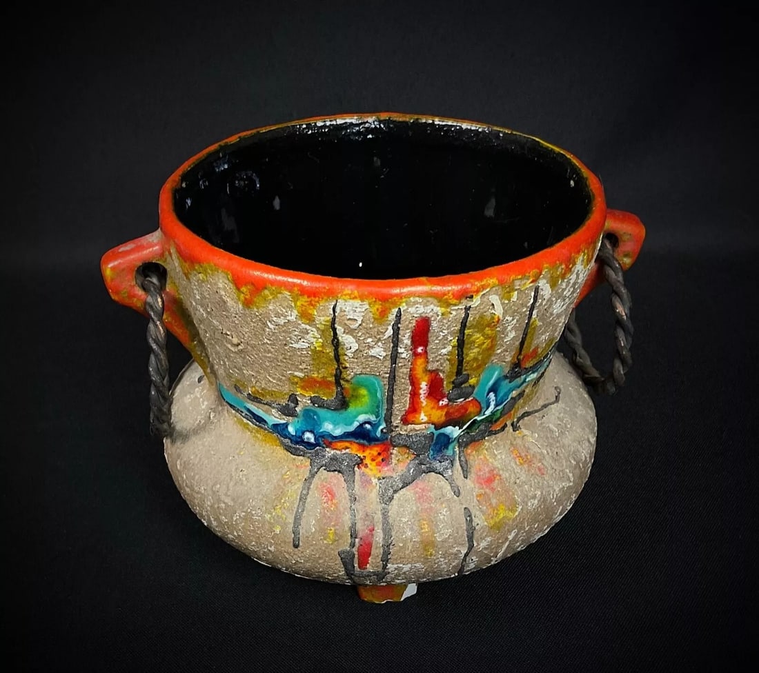 Charming 20th Century Italian Faience Decorative Cauldron - 3