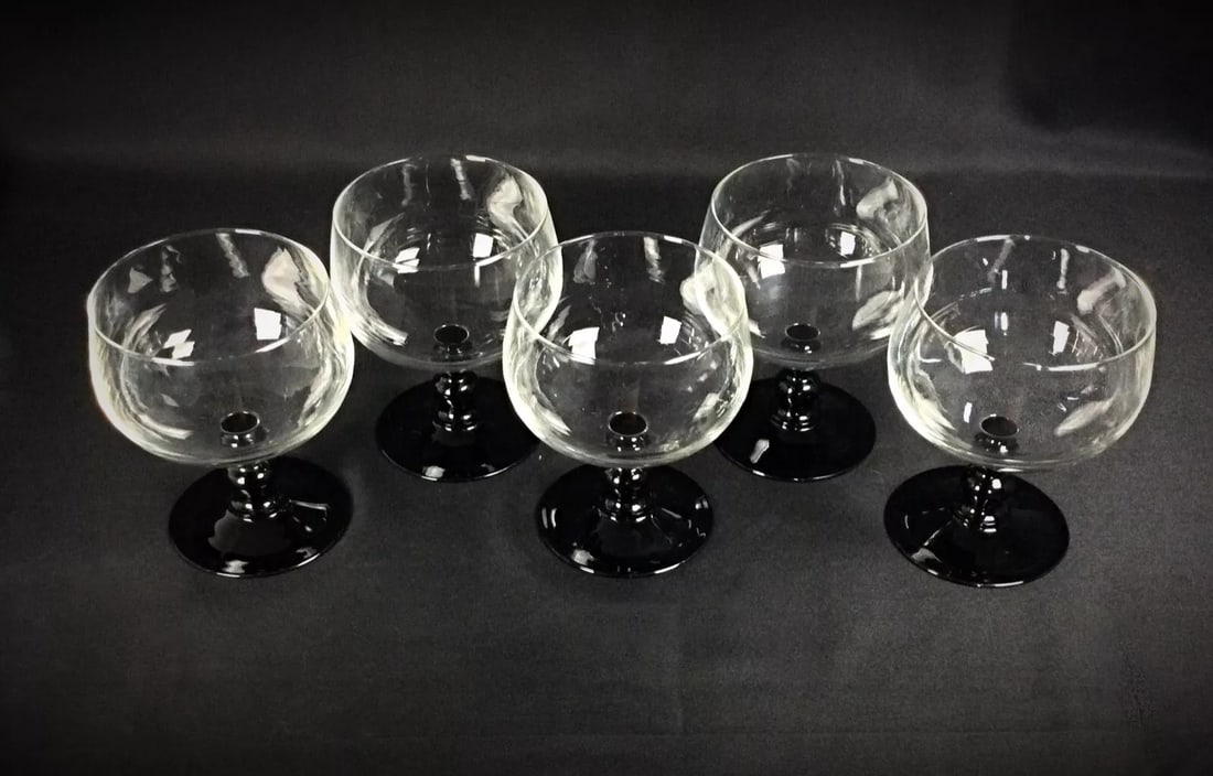 Set of 5 Large Wine Glasses with Green Stems – Beautiful Service - 3