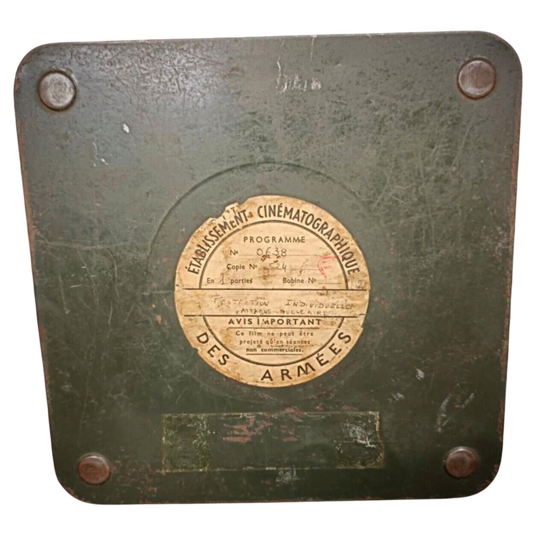 Vintage Military Film with Metal Box "ECPA" - Protection Individuelle: Title:Vintage Military Film with Metal Box "ECPA" - Protection Individuelle Origin:FranceDimension:Length: 27 cm (10.6 inches)Height: 2.5 cm (1 inch)Materials:MetalYear:20th CenturyDescription:This