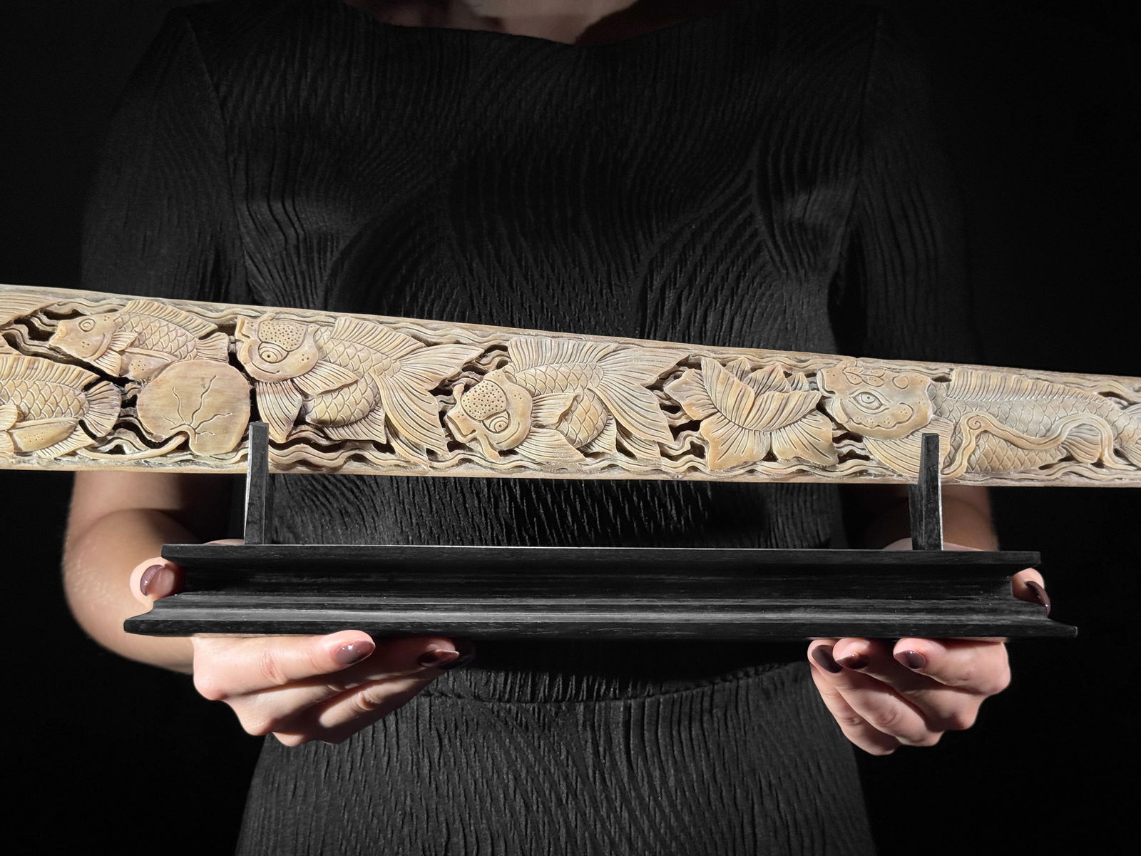 Wonderful large carved swordfish tusk - Japanese koi motif - 10