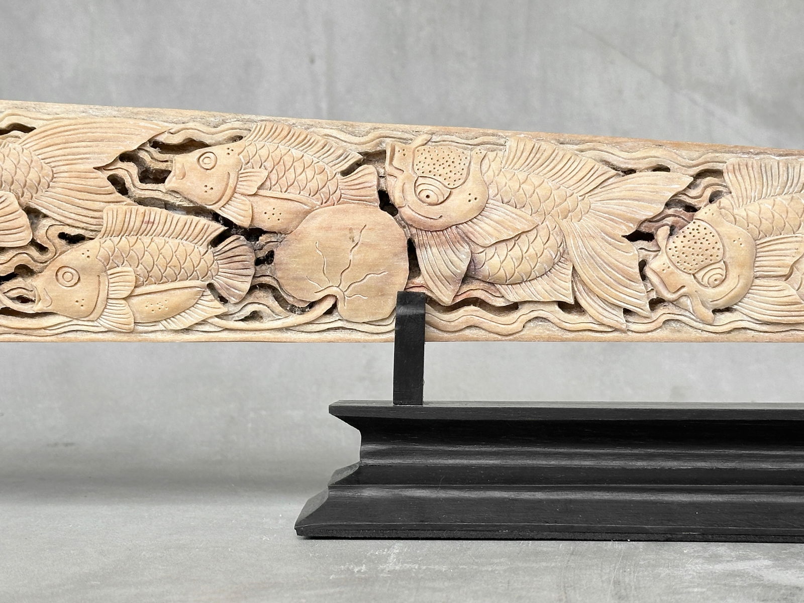 Wonderful large carved swordfish tusk - Japanese koi motif - 6