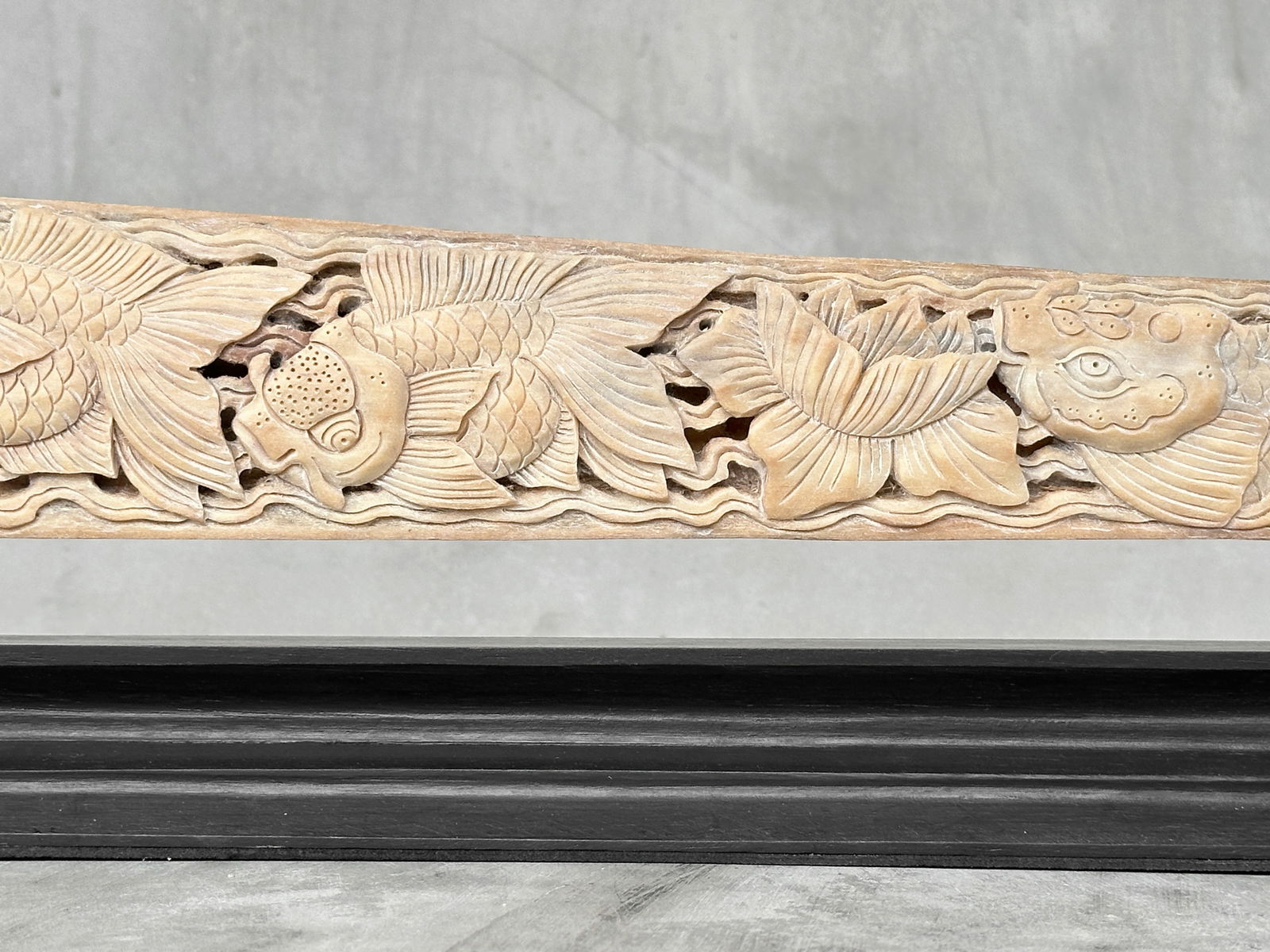 Wonderful large carved swordfish tusk - Japanese koi motif - 7