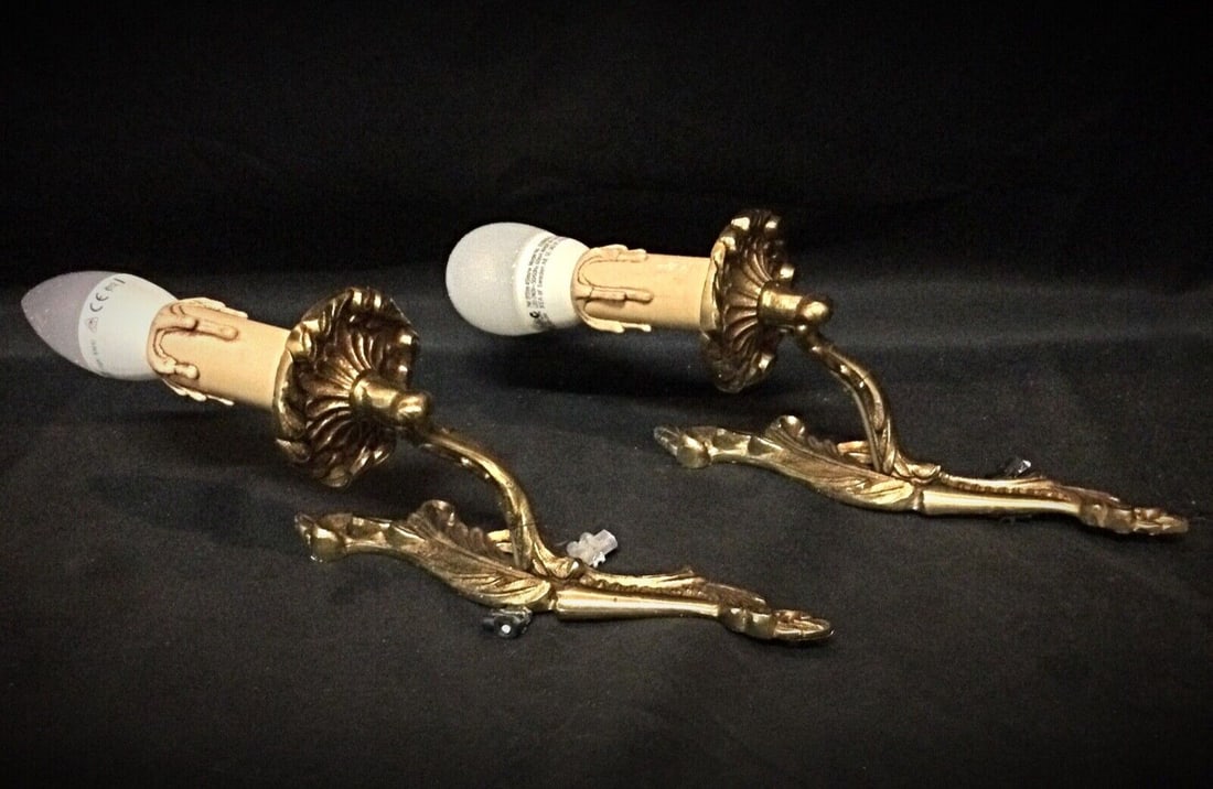 Pair of Vintage Brass Wall Sconces – Classic Design - 3