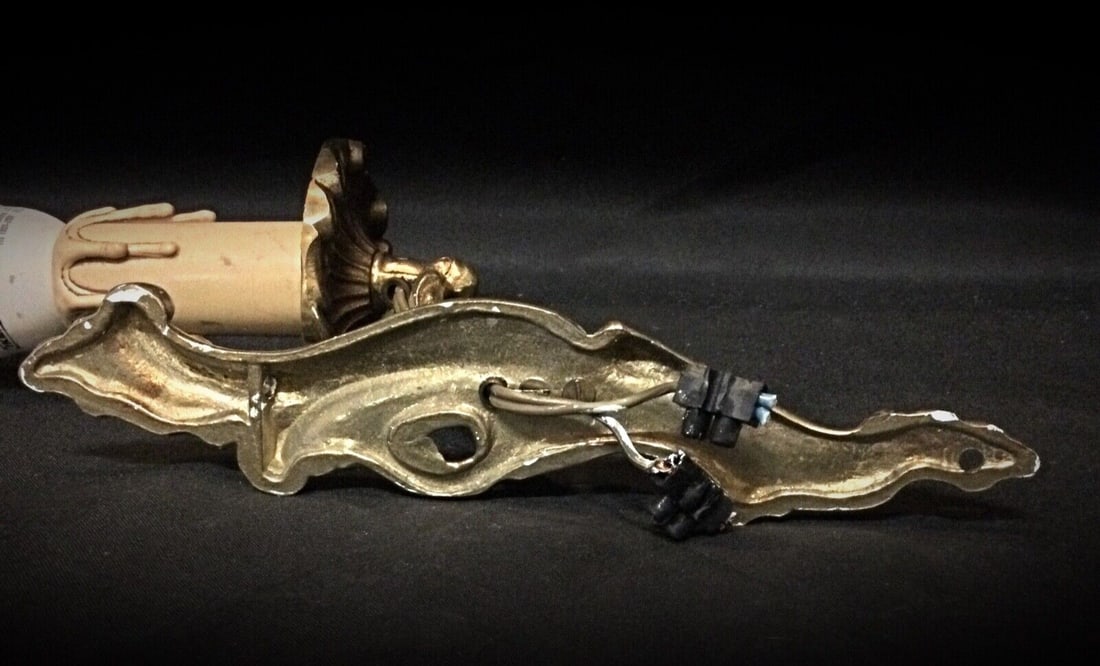 Pair of Vintage Brass Wall Sconces – Classic Design - 5