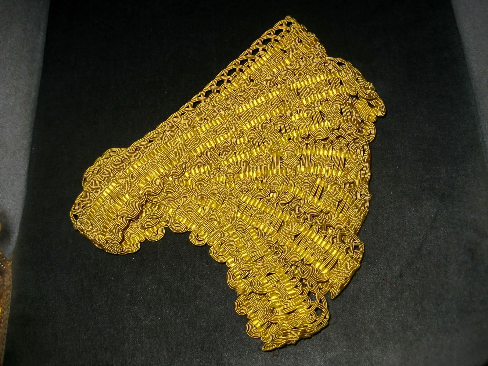 French Large Yellow Silk Trim 5 Yards, Circa 1780 - 12