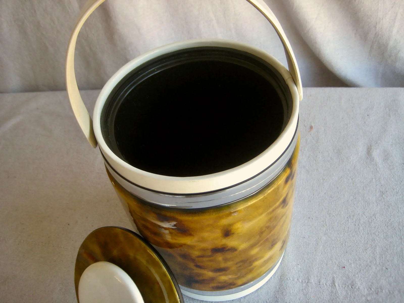 Mid Century Modern American Ice Bucket Circa 1970 - 4