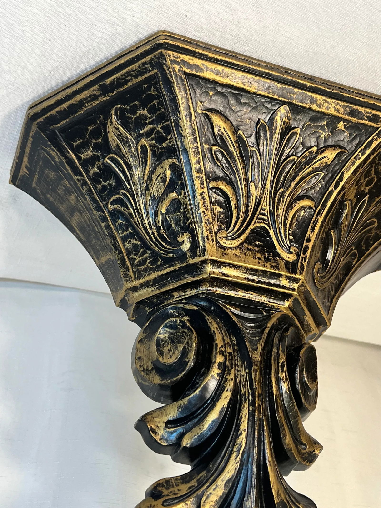 Vintage Syroco Hollywood Regency Gold and Black Acanthus Leaf Wall Pocket - 3