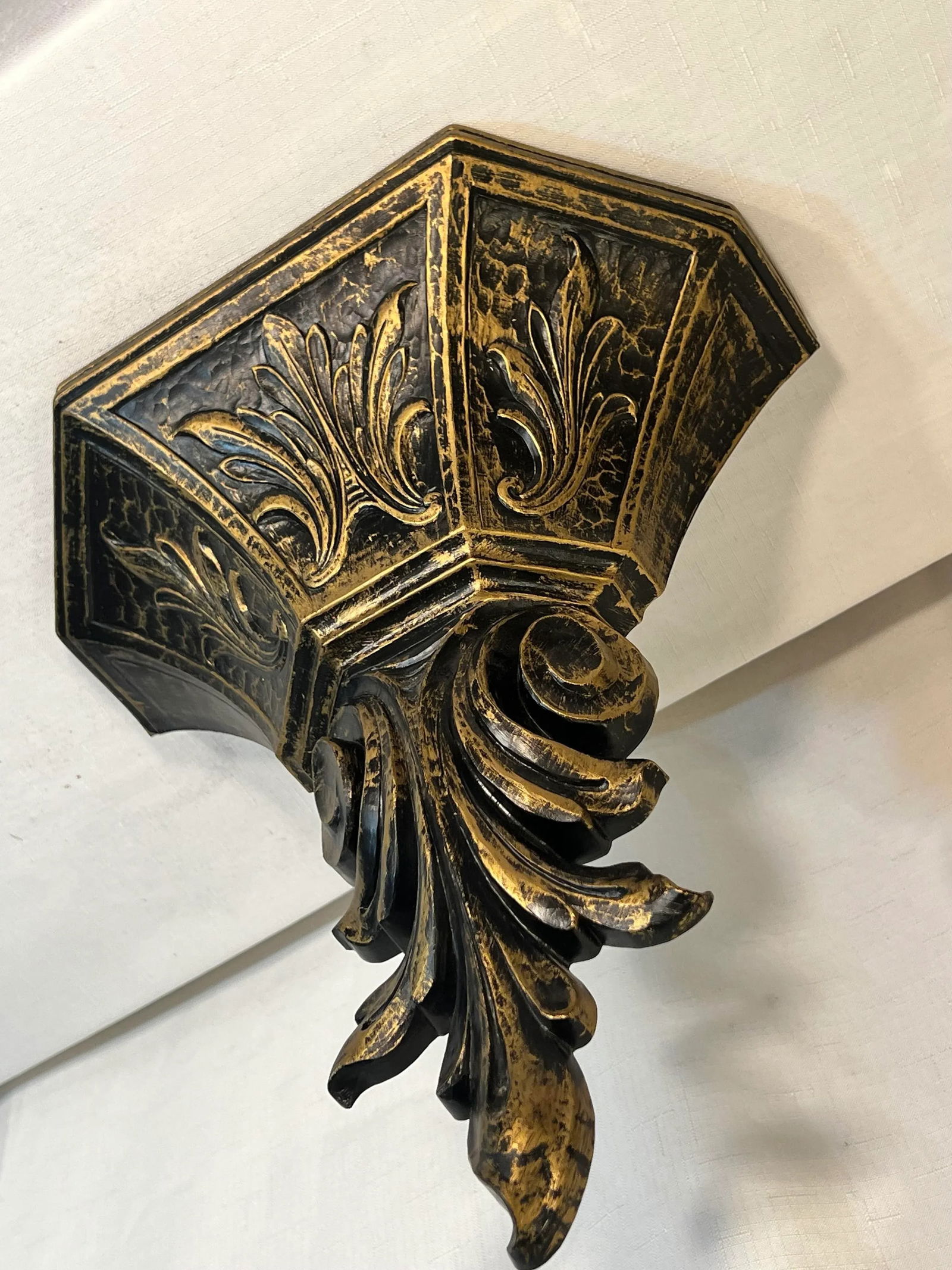 Vintage Syroco Hollywood Regency Gold and Black Acanthus Leaf Wall Pocket - 5