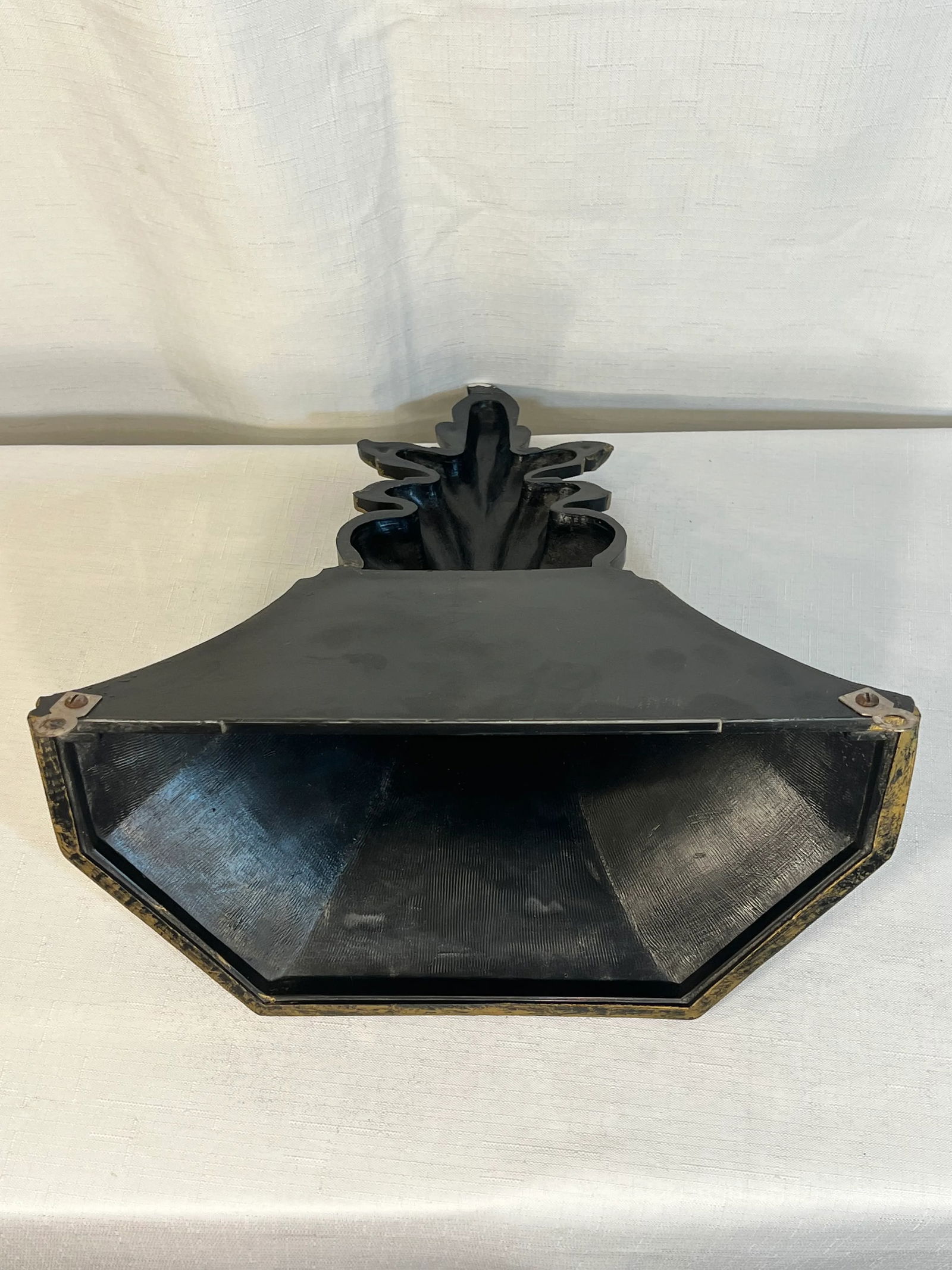 Vintage Syroco Hollywood Regency Gold and Black Acanthus Leaf Wall Pocket - 7