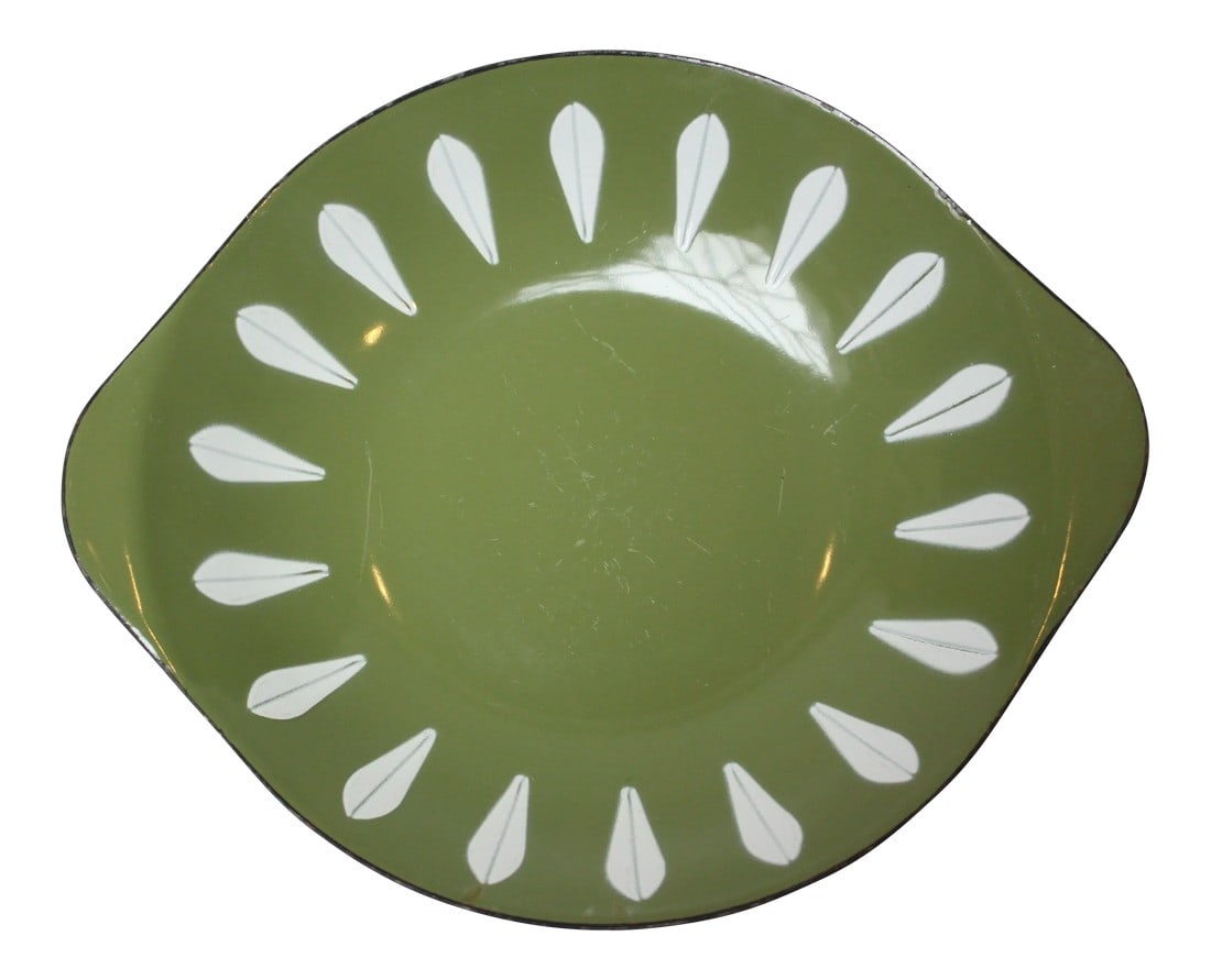 Green Lotus Enamel 'Scampi' Dish by Arne Clausen for Cathrineholm: 1960s Norwegian Enamel 'Scampi' Plate / Small Serving Platter by Cathrineholm in green. Though Grete Prytz Kittelsen was responsible for form and color design, Arne Clausen is attributed as having
