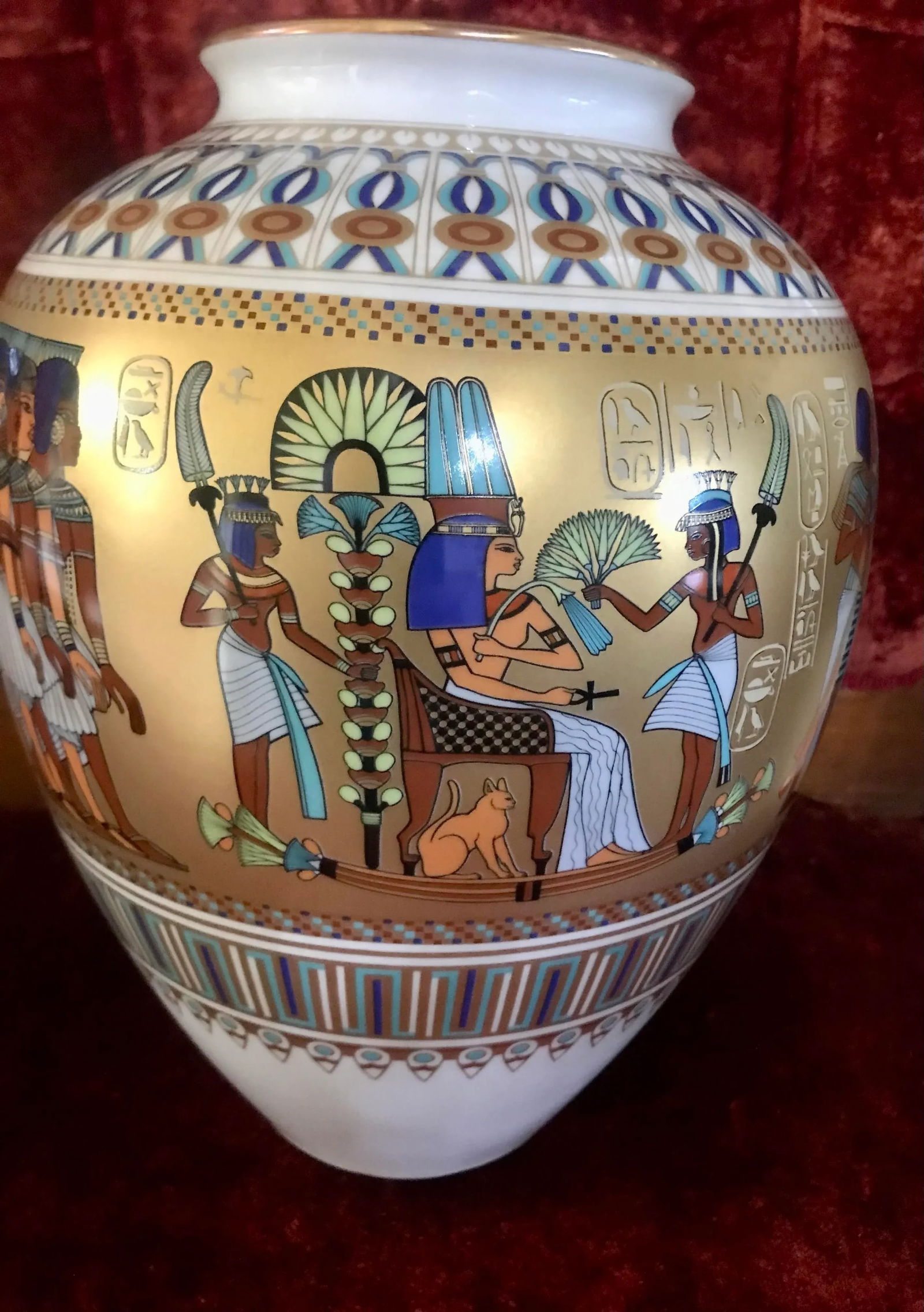 1970s The Ghent Collection, by Kaiser Porcelain, "Scenes From the Tomb of Tutankhamun" Vase. - 3