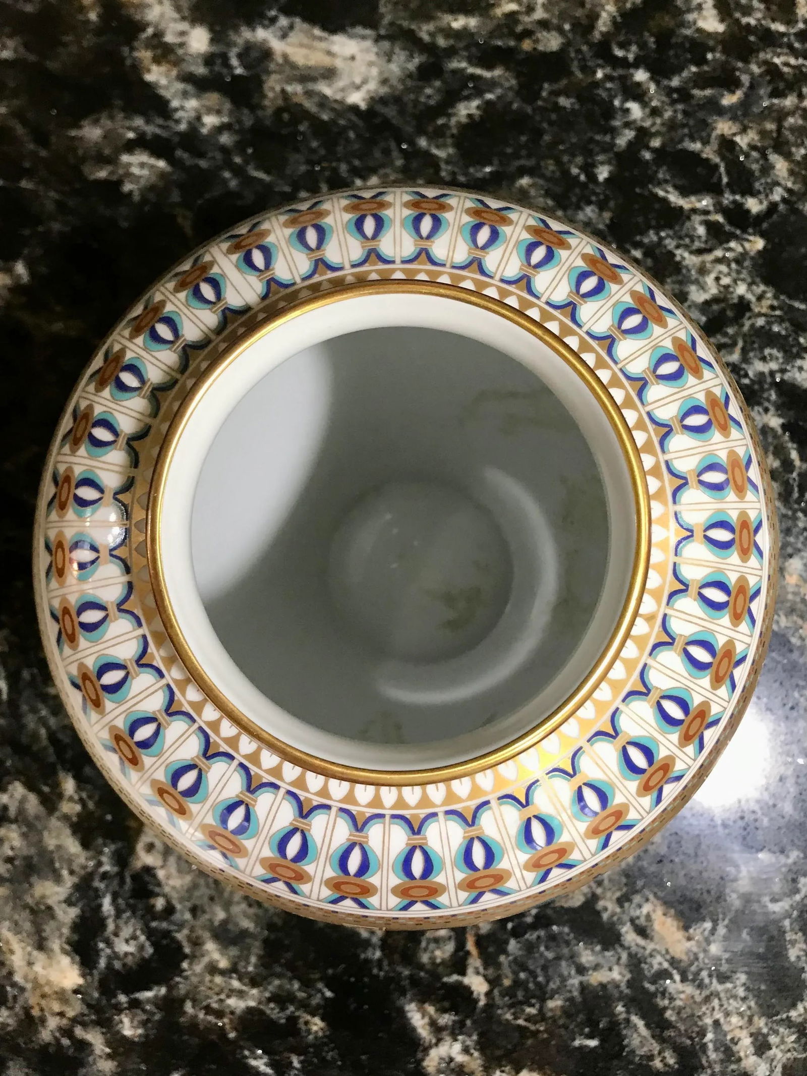 1970s The Ghent Collection, by Kaiser Porcelain, "Scenes From the Tomb of Tutankhamun" Vase. - 7