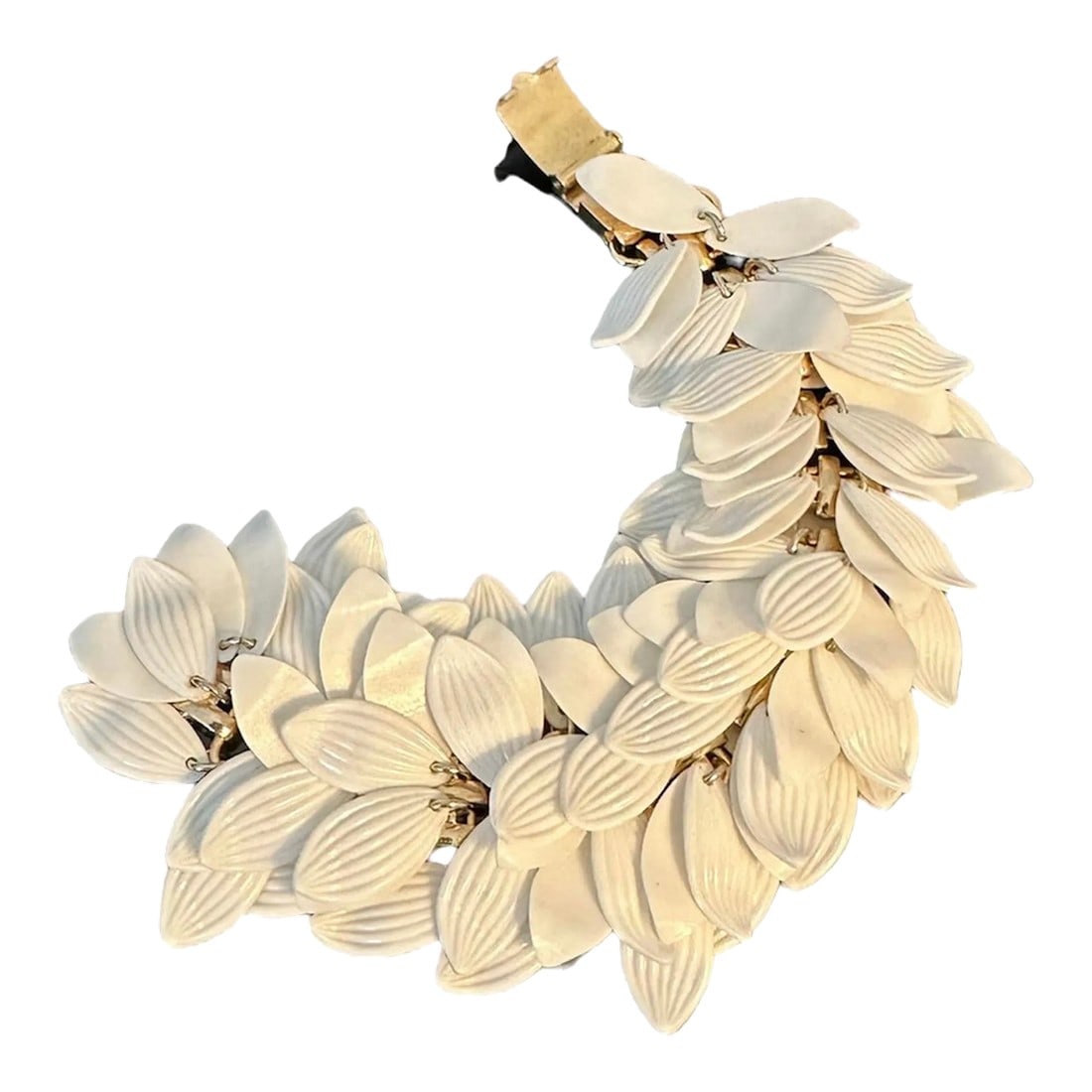 Vintage Napier White Lucite Leaf Bangle Bracelet: Stunning 1940-50's Napier white lucite bangle leaf bracelet. It is loaded with ribbed curvy leaves. Fun and flirty! Napier mark is shown on the gold tone fold over clasp. Fantastic piece to add to