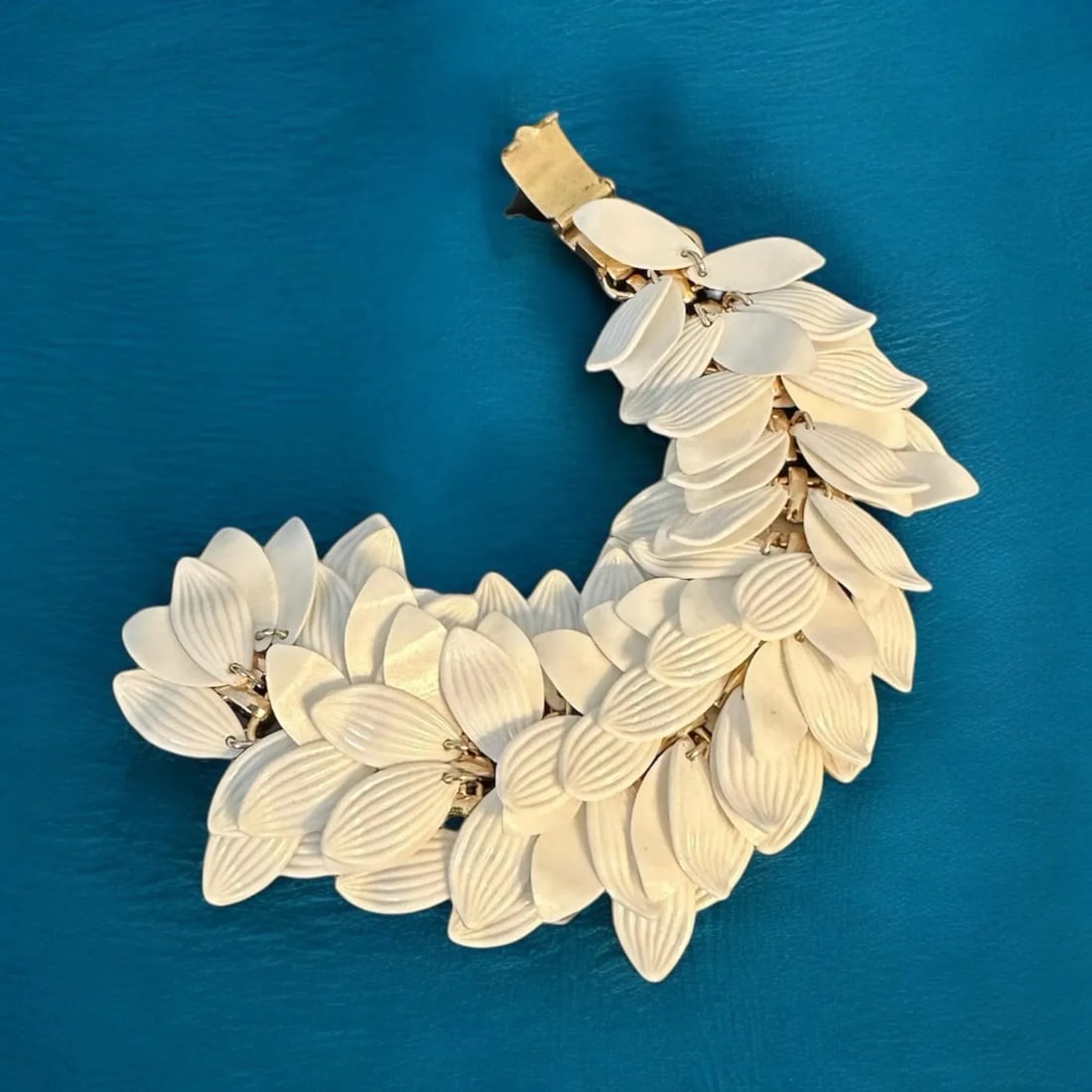 Vintage Napier White Lucite Leaf Bangle Bracelet - 3