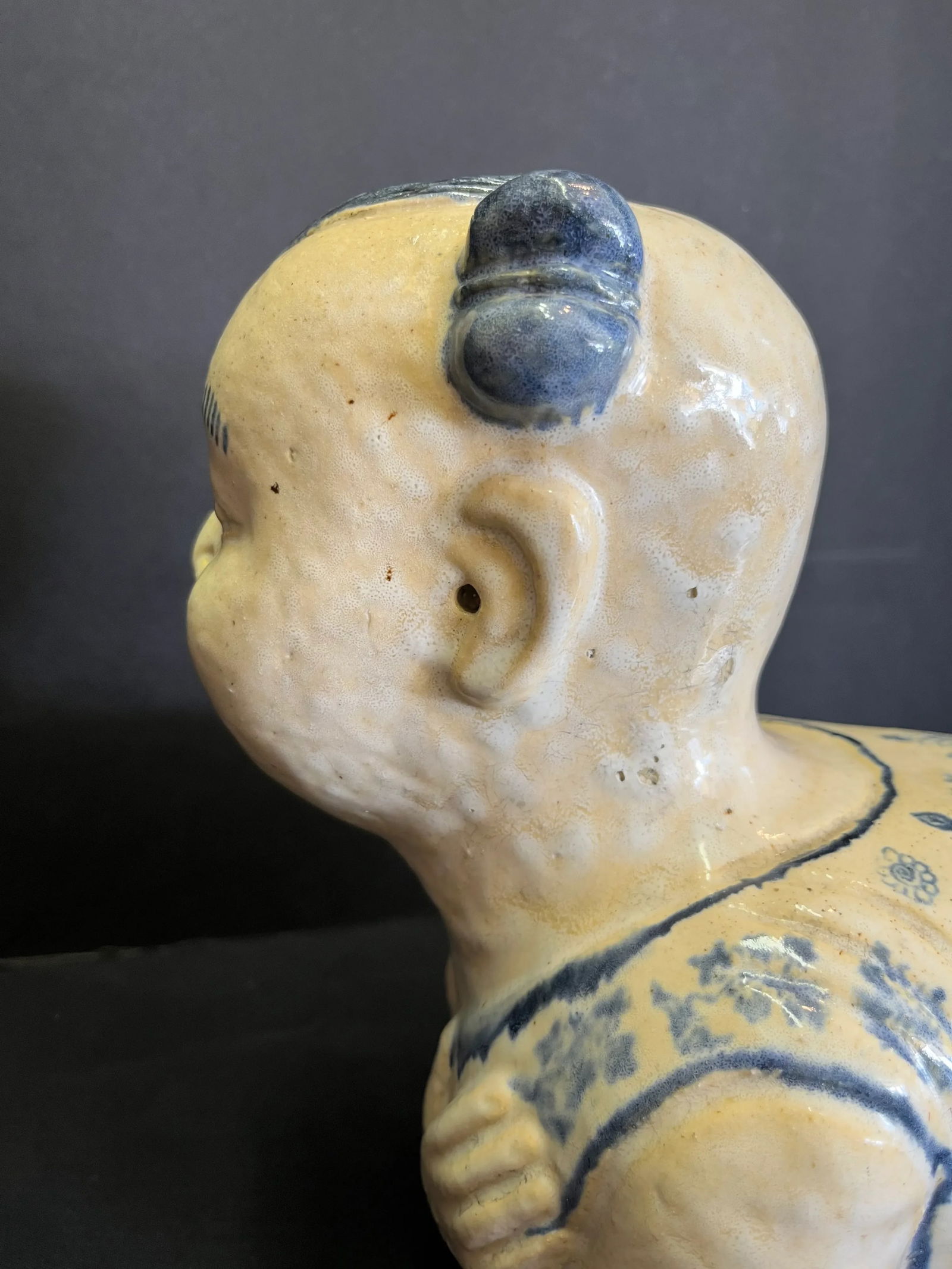 Asian Blue and White Pillow Rest - 11