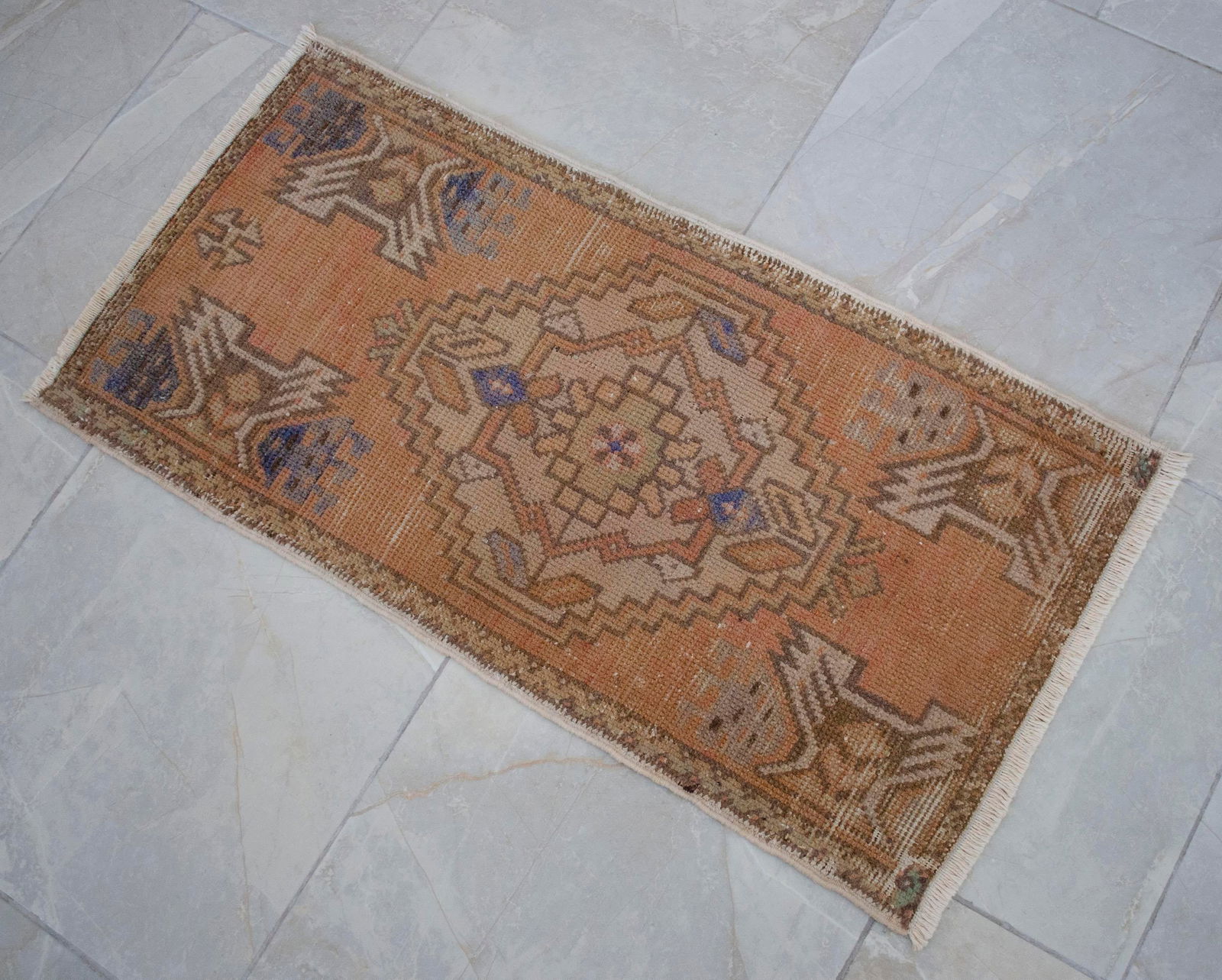 Distressed Low Pile Turkish Yastik Faded Rug - 1'6'' X 3' - 10