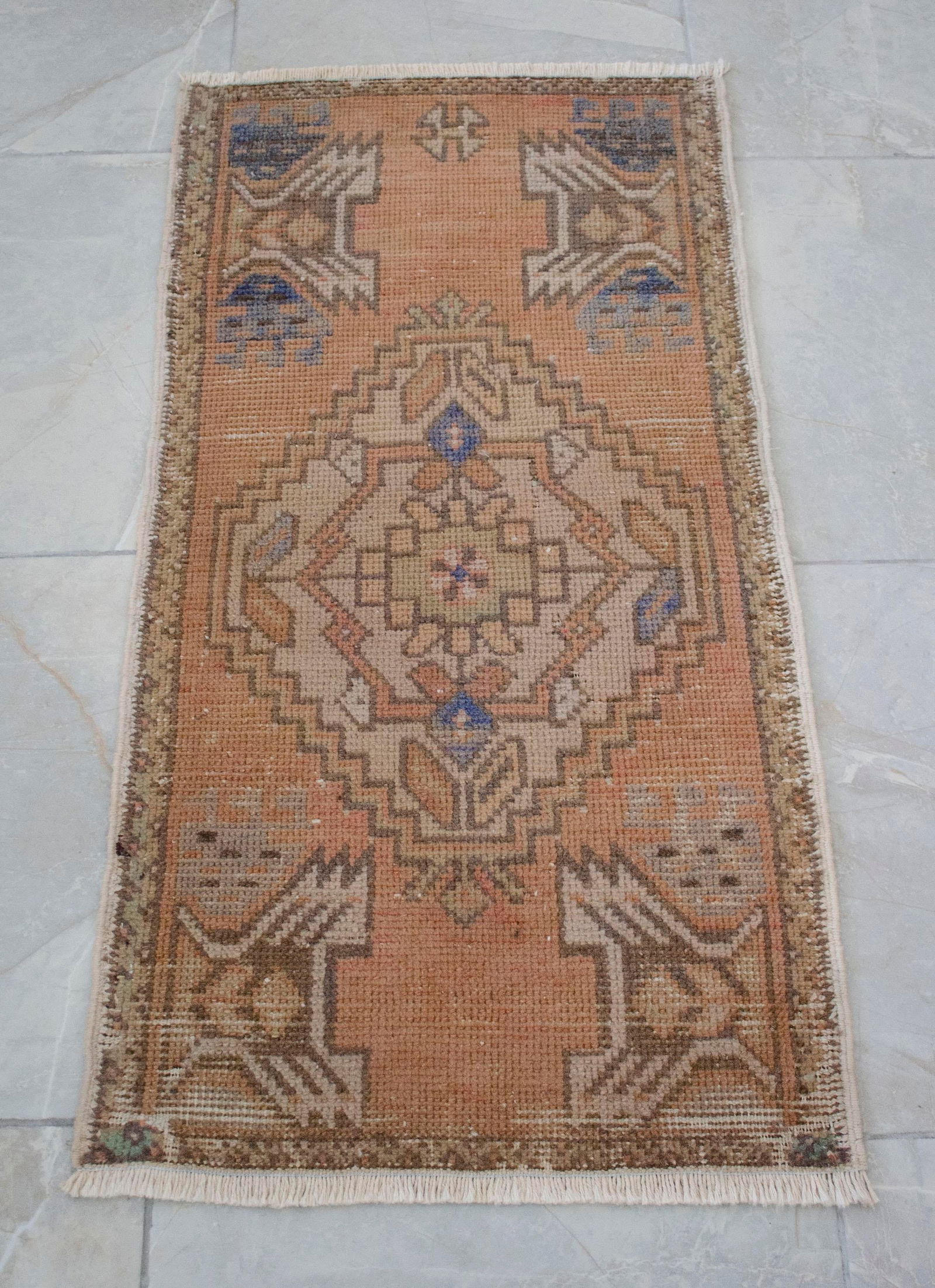 Distressed Low Pile Turkish Yastik Faded Rug - 1'6'' X 3' - 11