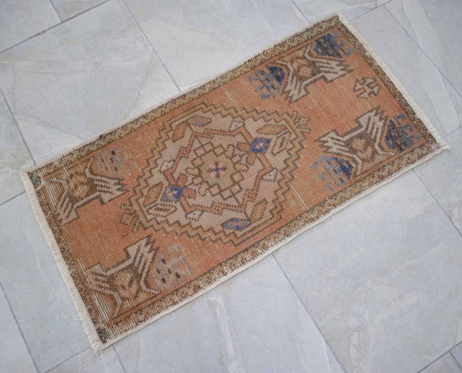 Distressed Low Pile Turkish Yastik Faded Rug - 1'6'' X 3' - 12