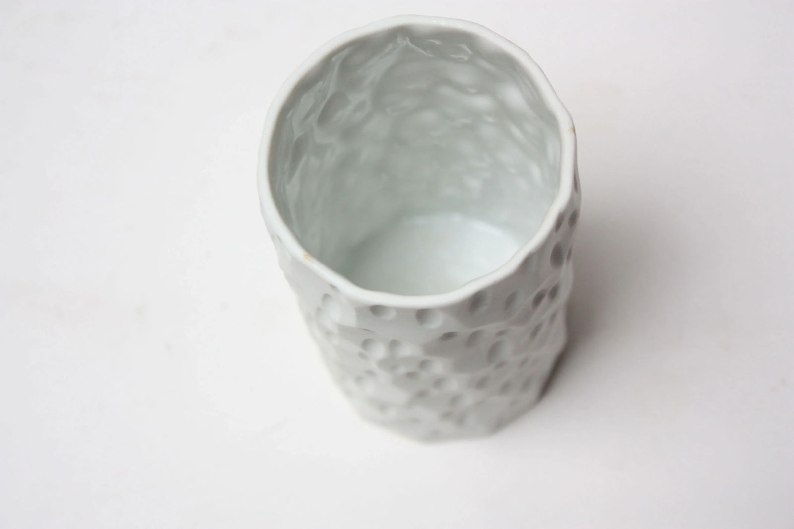 Small 1960s West German Bone-White Bisque Porcelain Dimpled Vase by Thomas - 2