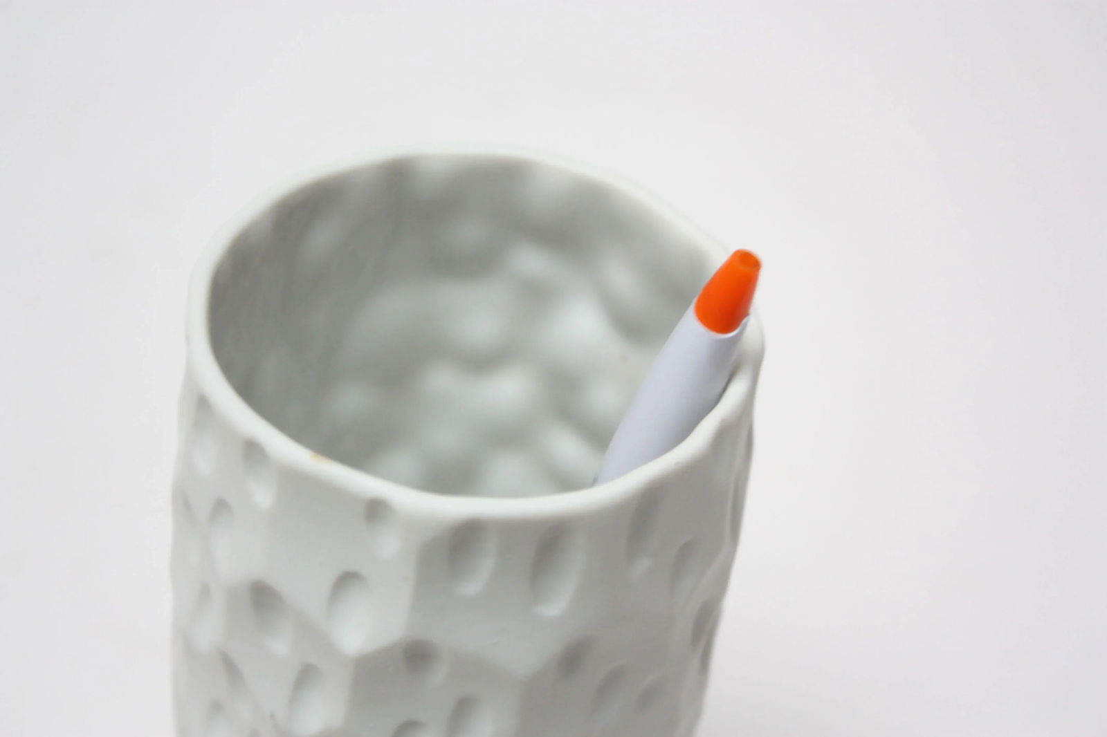 Small 1960s West German Bone-White Bisque Porcelain Dimpled Vase by Thomas - 4