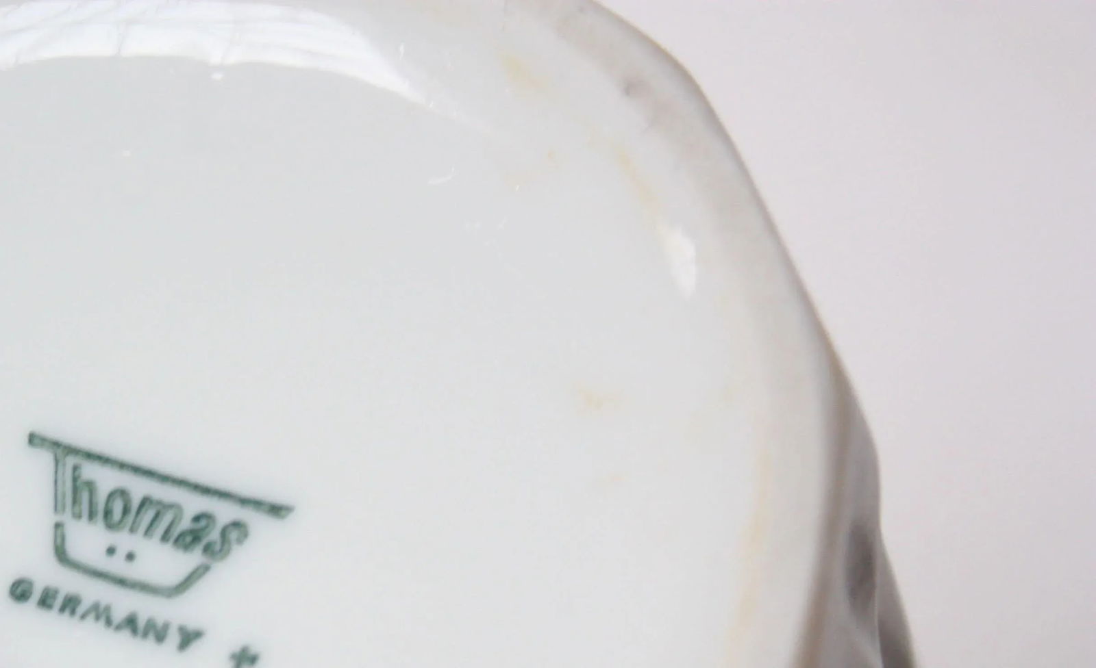 Small 1960s West German Bone-White Bisque Porcelain Dimpled Vase by Thomas - 7