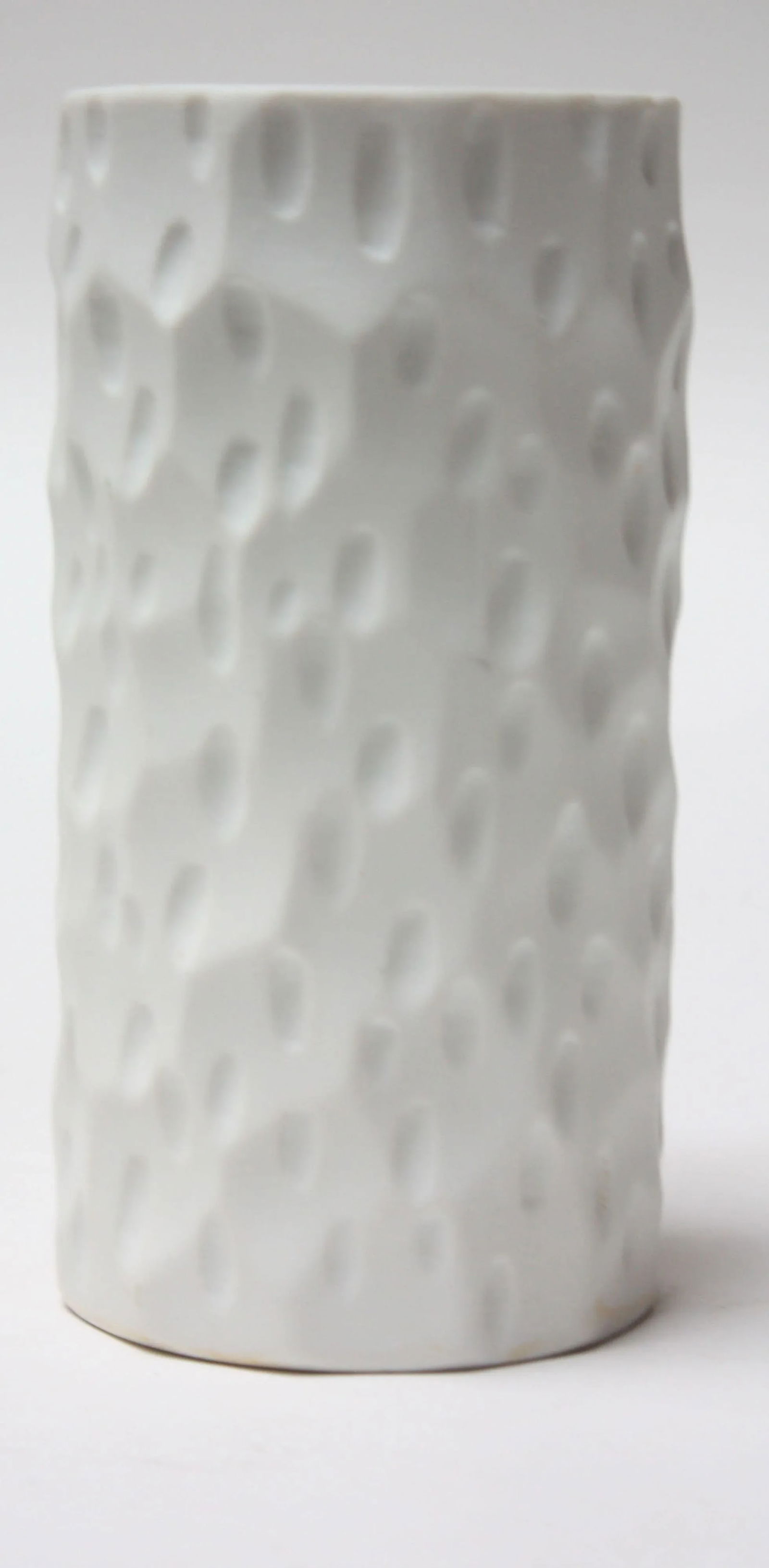 Small 1960s West German Bone-White Bisque Porcelain Dimpled Vase by Thomas - 8