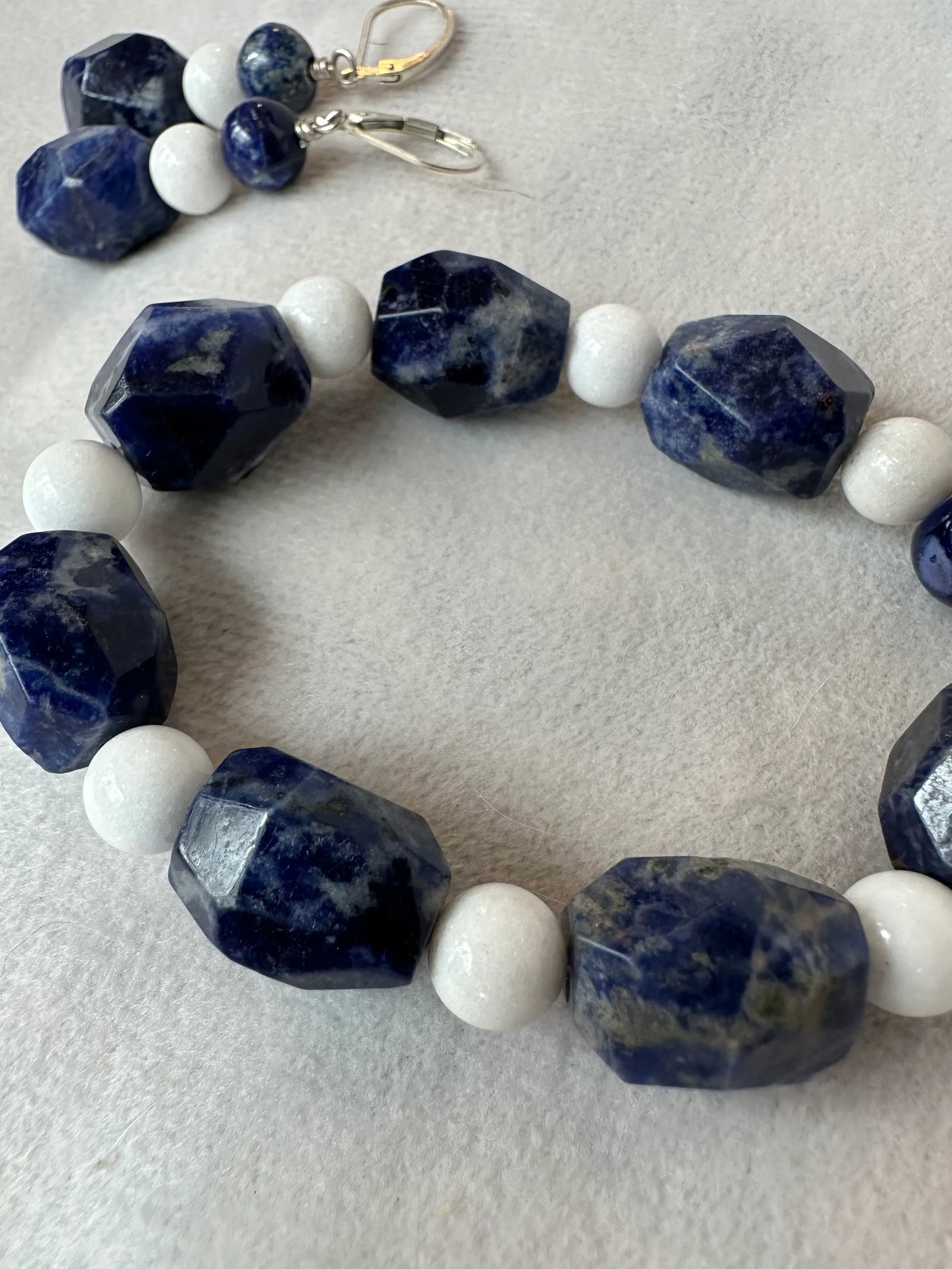 Late 20th Century Lapis Lazuli White Howlite Bracelet and Sterling Earrings Set - 3 Pieces - 4