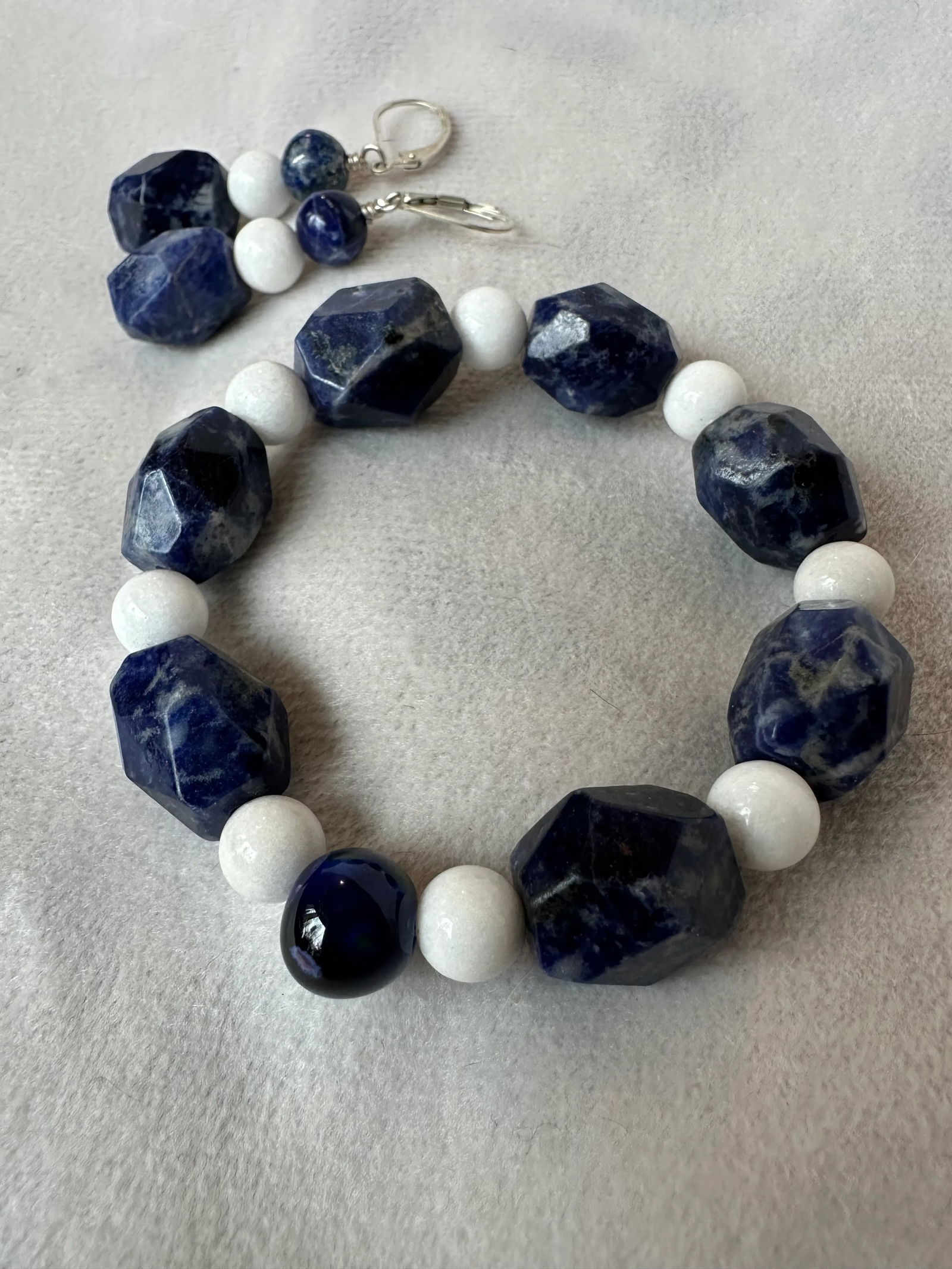 Late 20th Century Lapis Lazuli White Howlite Bracelet and Sterling Earrings Set - 3 Pieces - 5