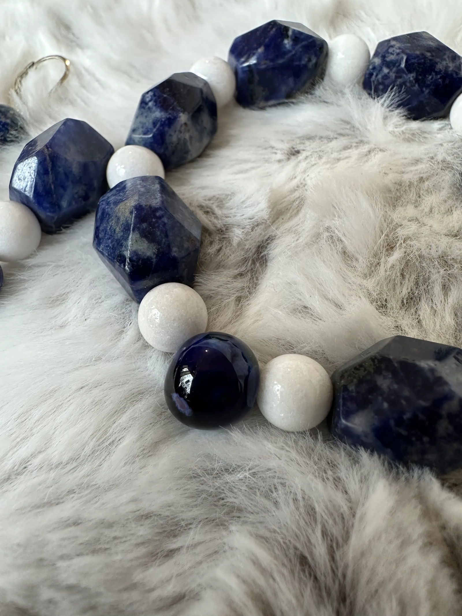 Late 20th Century Lapis Lazuli White Howlite Bracelet and Sterling Earrings Set - 3 Pieces - 6