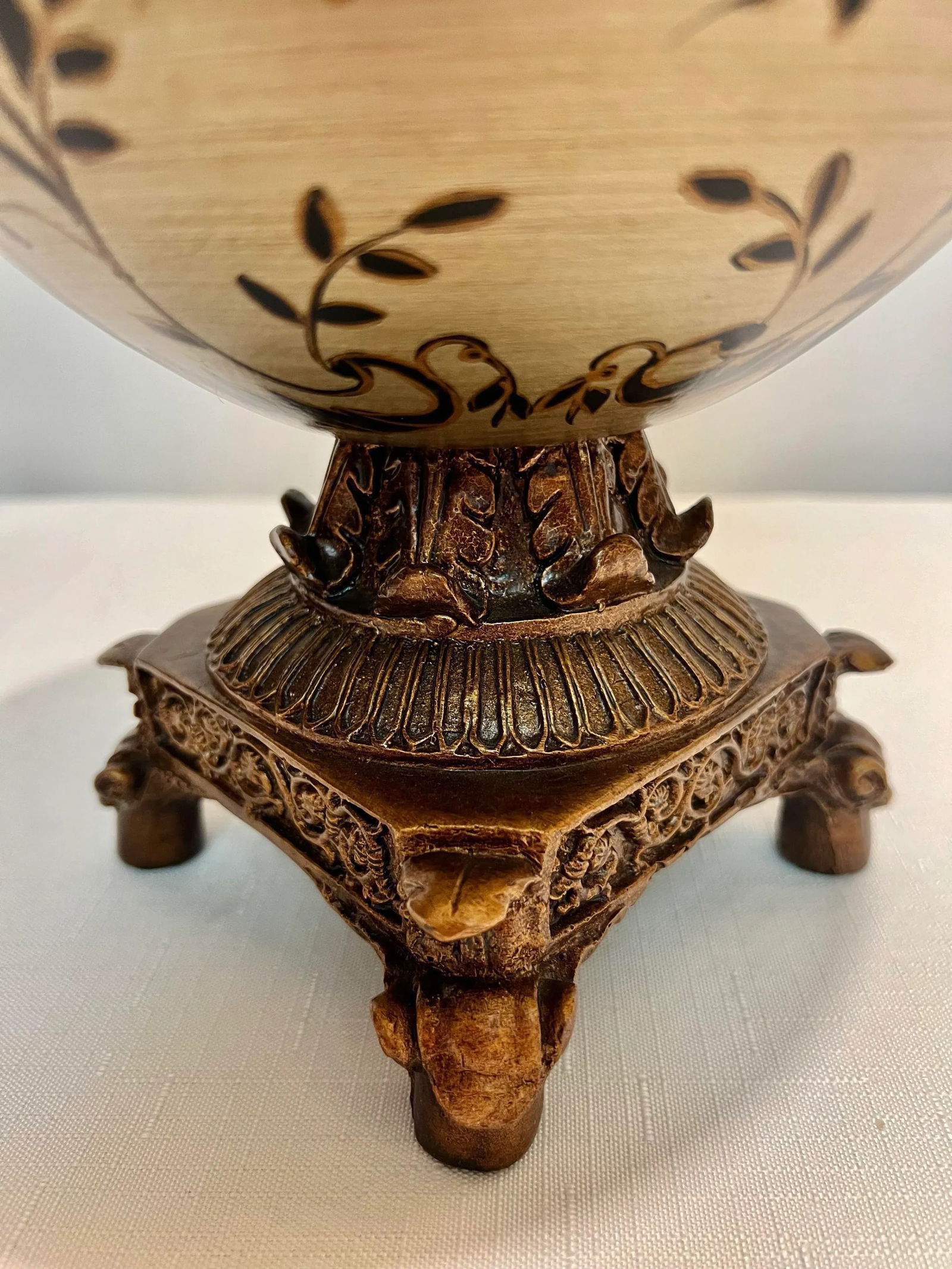 Vintage Hollywood Regency Hand Painted and Gilt Footed Urn Trinket Box - 7