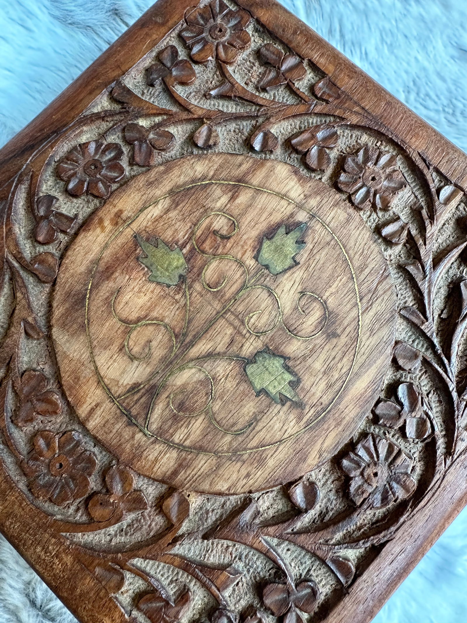 Vintage Hand Carved Wooden Box with Brass Inlay - 7