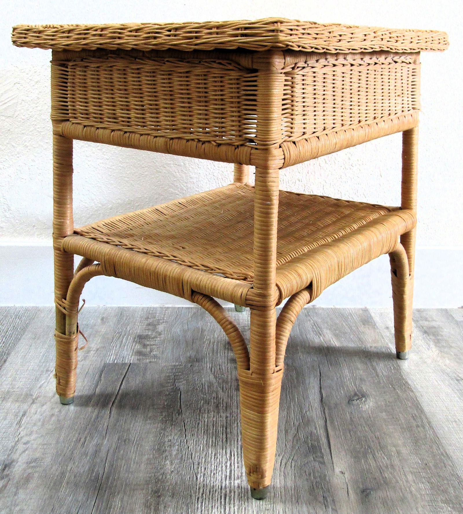 1960s Vintage French Country Wicker End Table Side Table With Bottom Shelf - 5